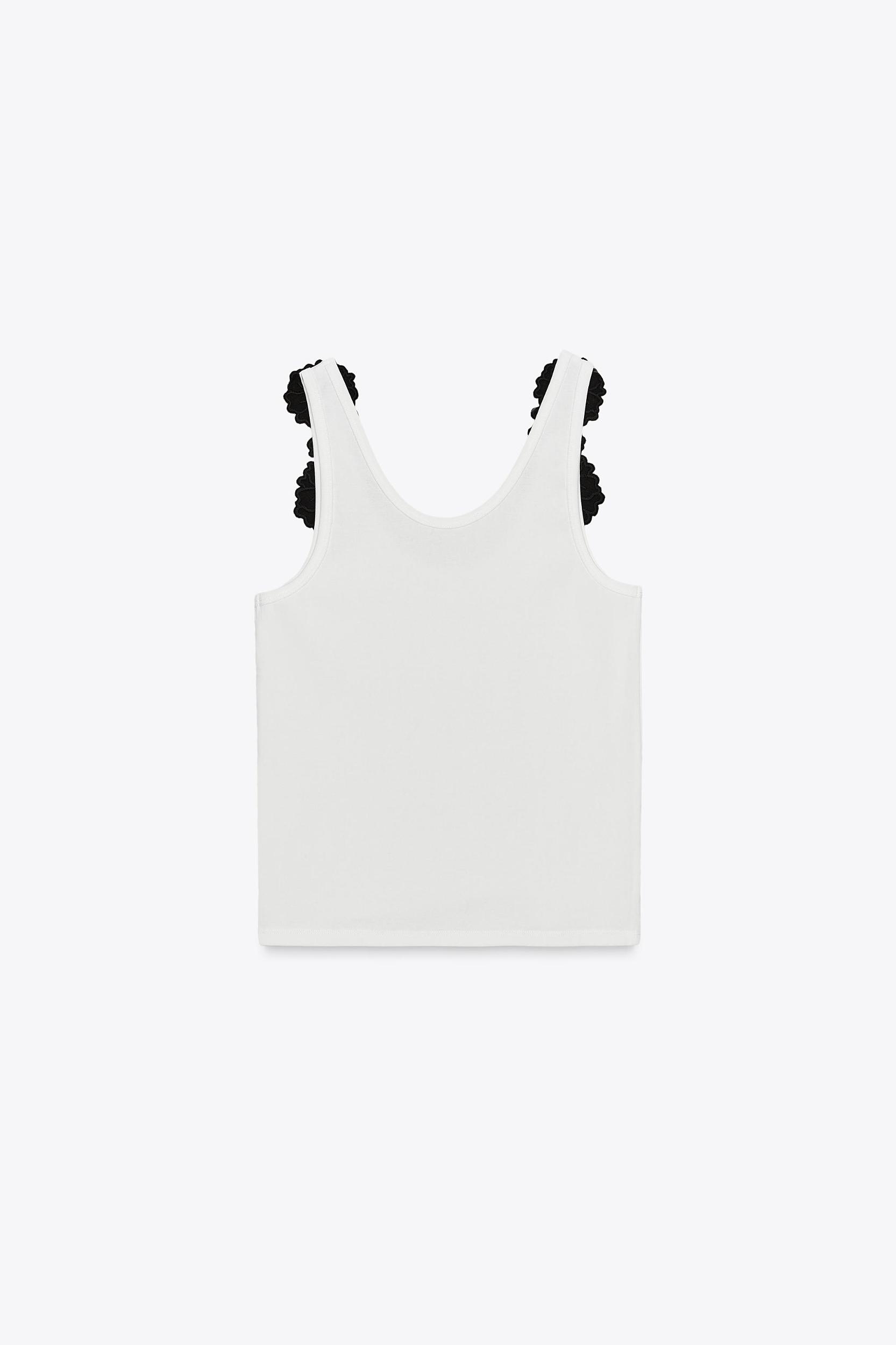 FLORAL APPLIQUÉ TOP Product Image