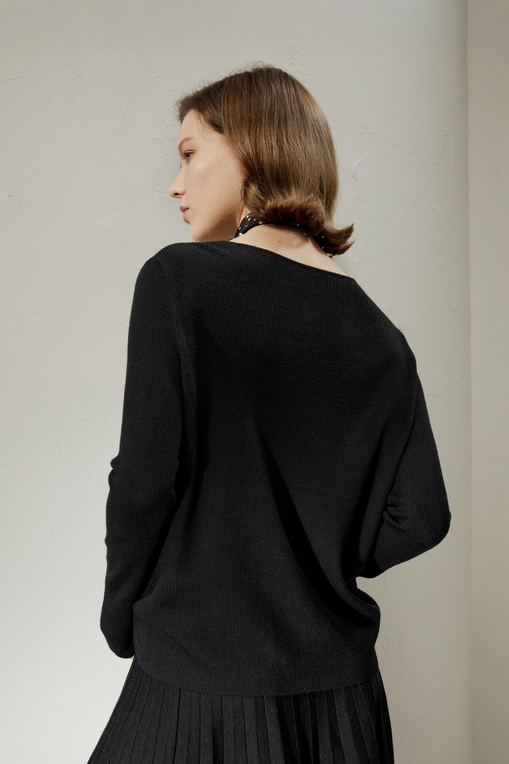 V-neck Ultra-fine Merino Wool Sweater Product Image