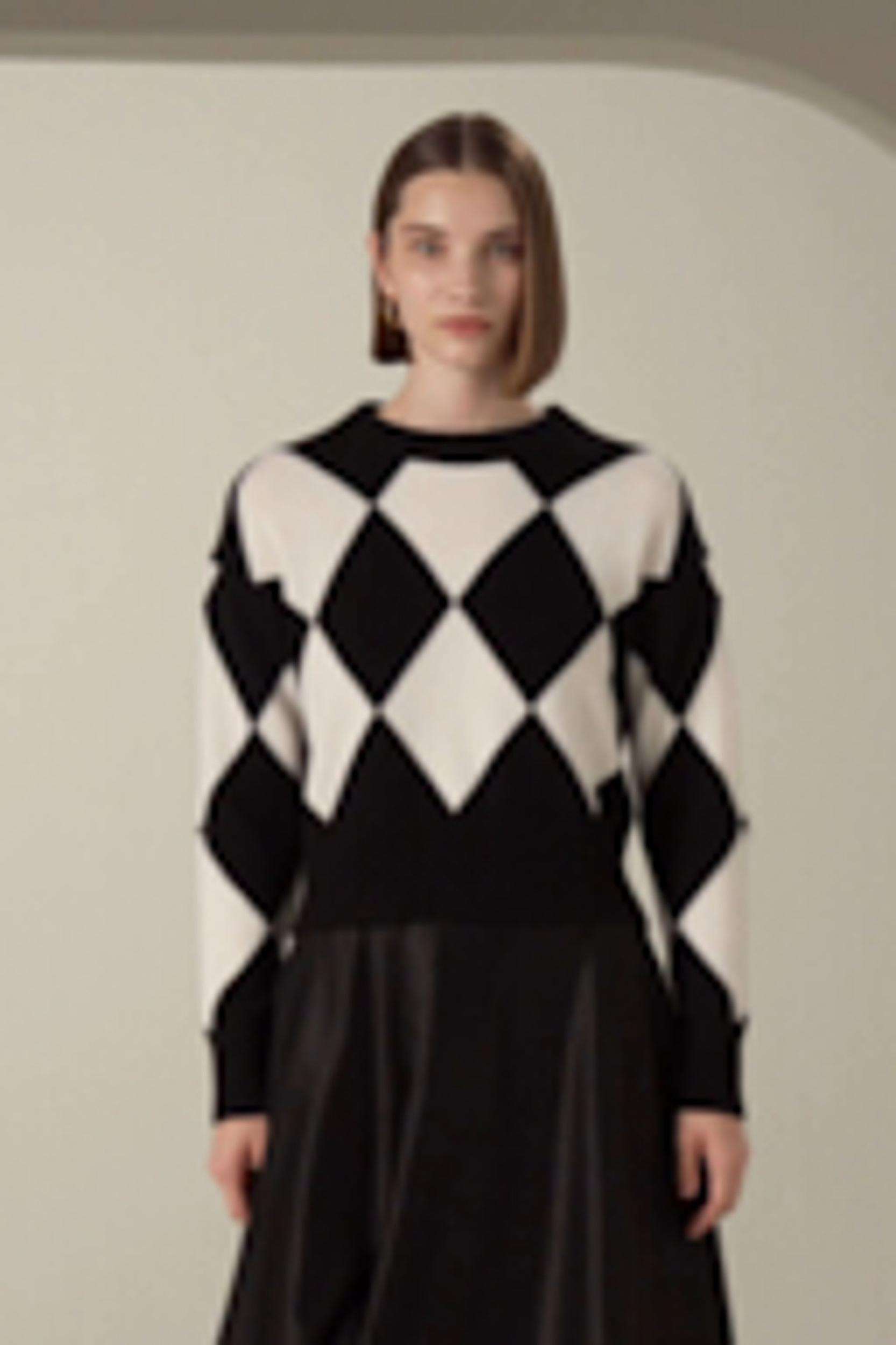 Round Neck Diamond Pattern Cashmere Sweater Product Image