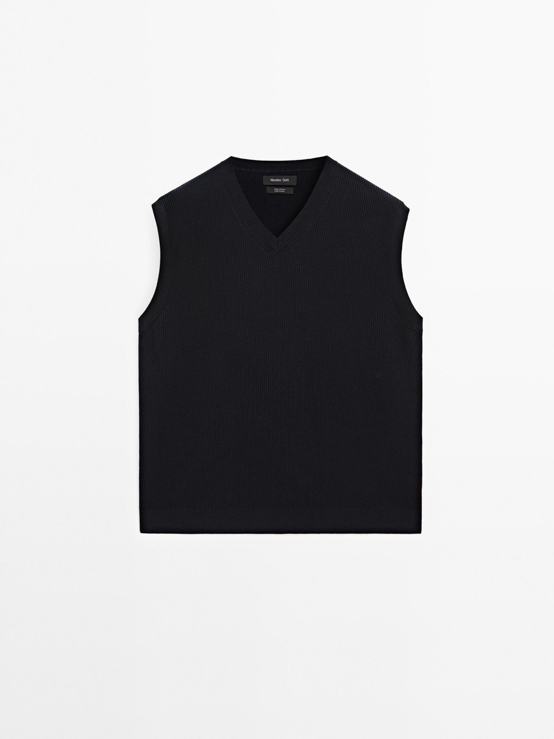 V-neck knit vest Product Image