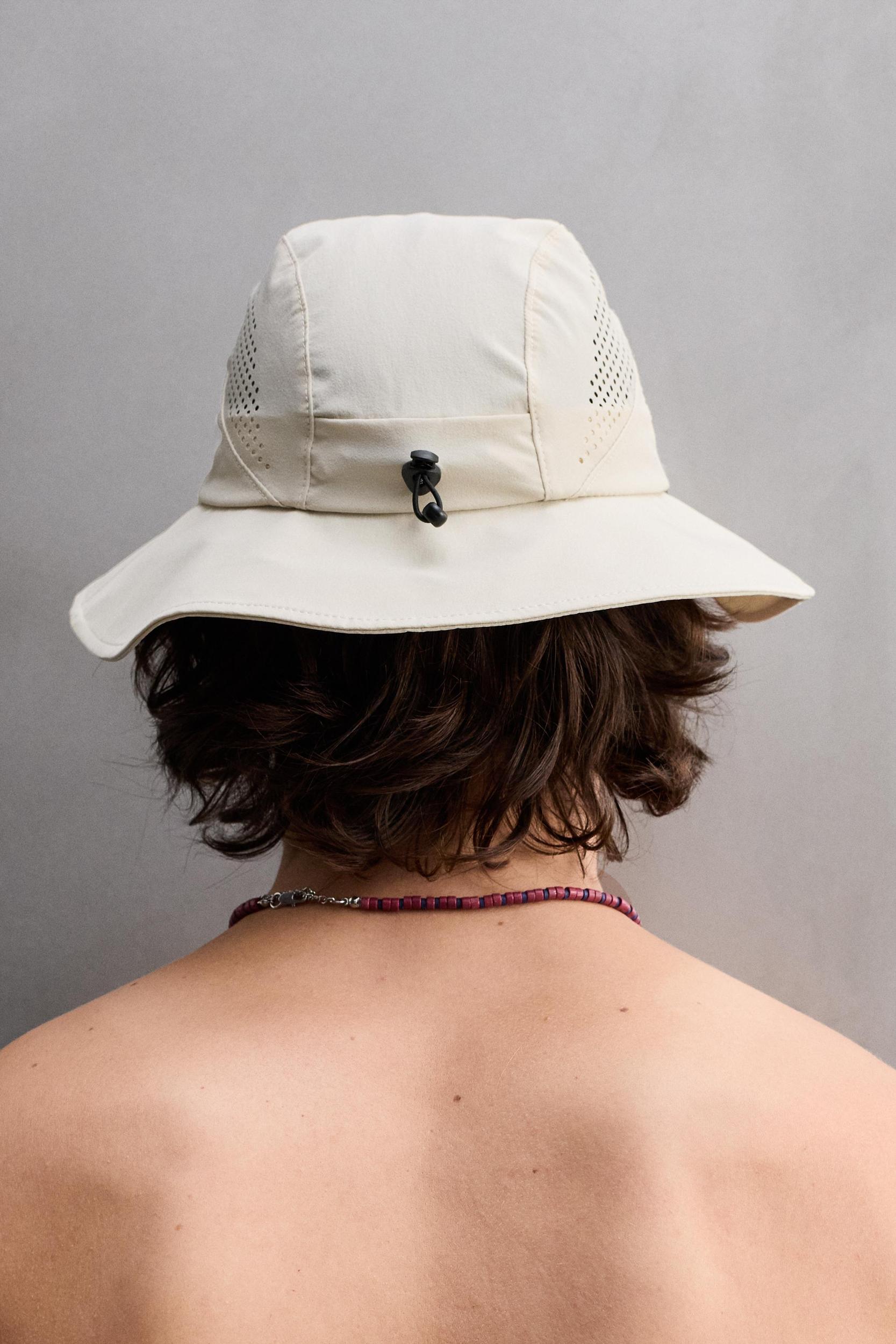 TECHNICAL BUCKET HAT Product Image