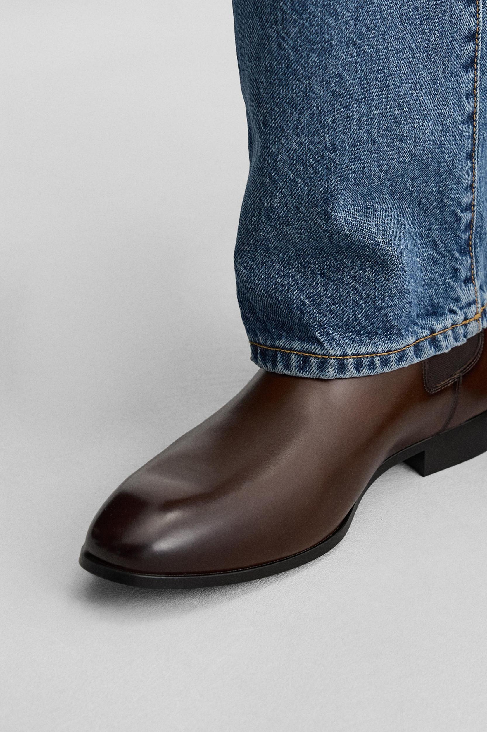 POINTED TOE CHELSEA BOOTS Product Image