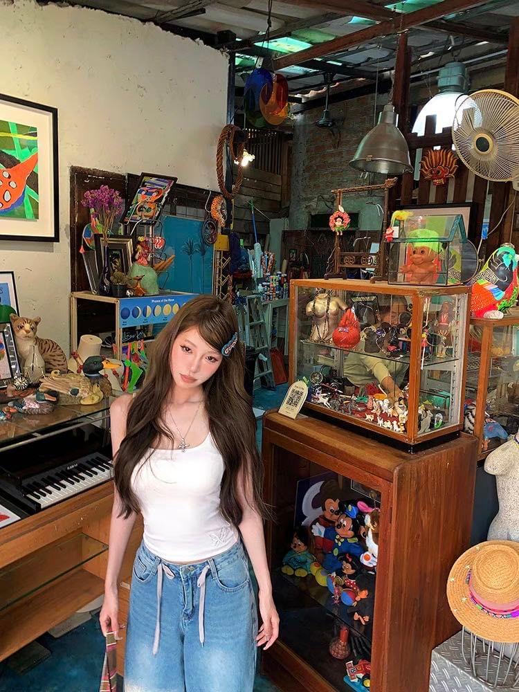 Square Neck Butterfly Cut Out Plain Crop Camisole Top Product Image