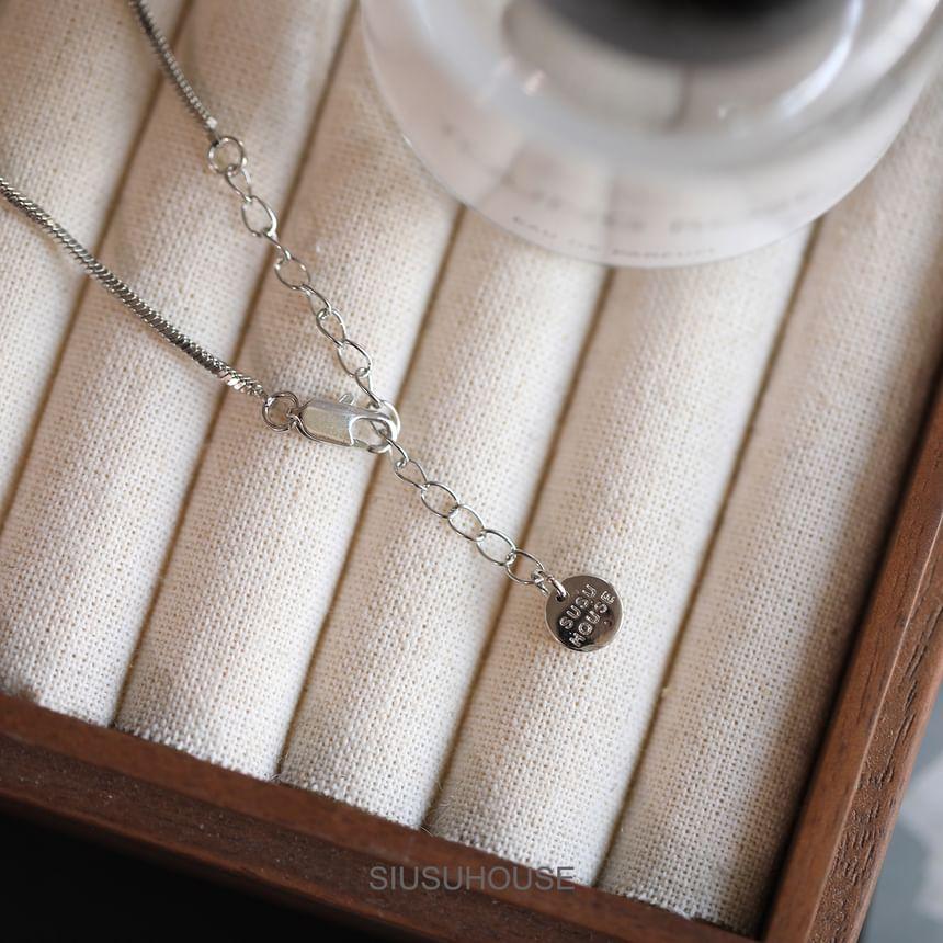 Faux Pearl Pendant Lariat Necklace Product Image