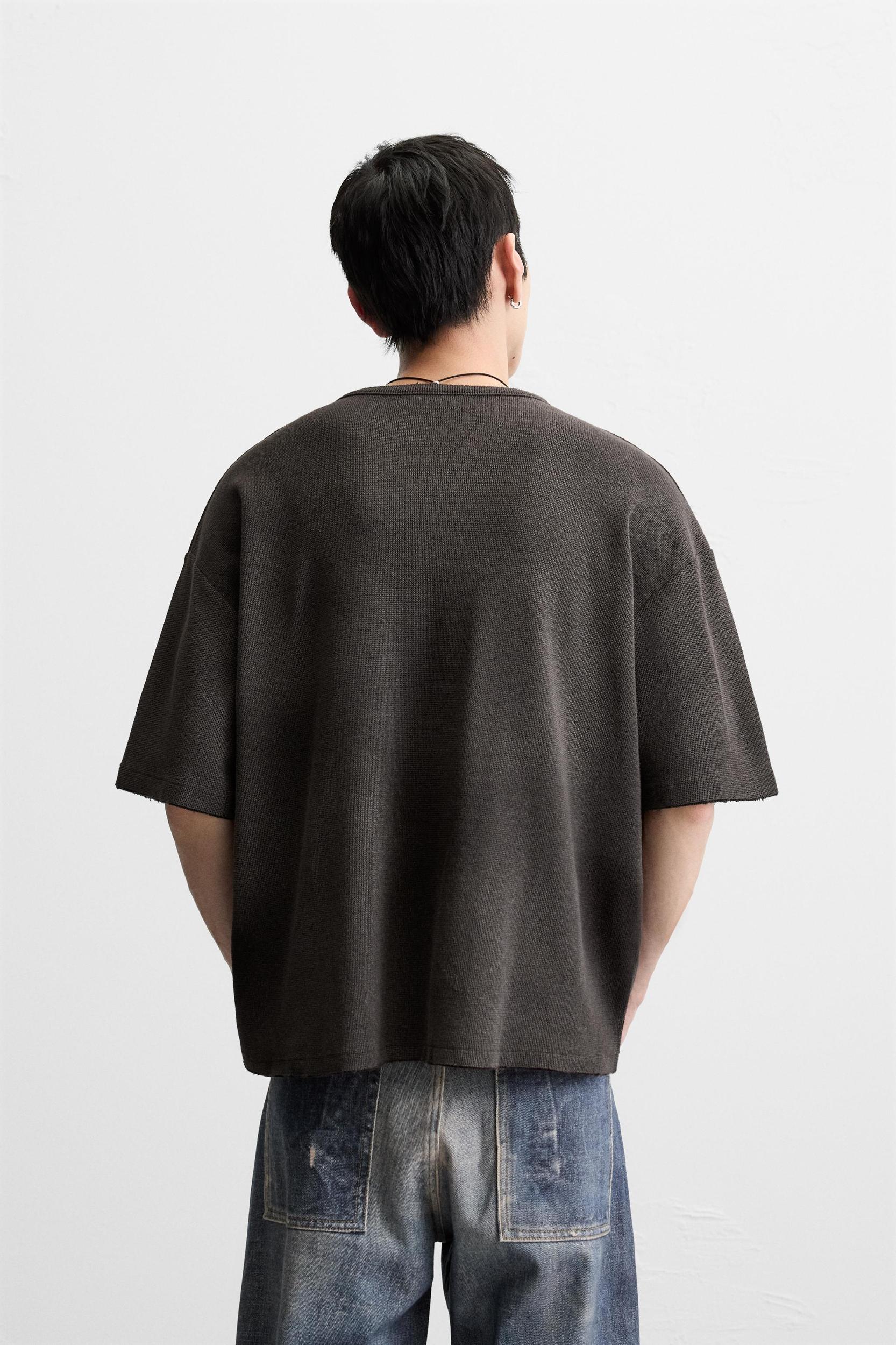 SPRAY PRINT KNIT T-SHIRT Product Image