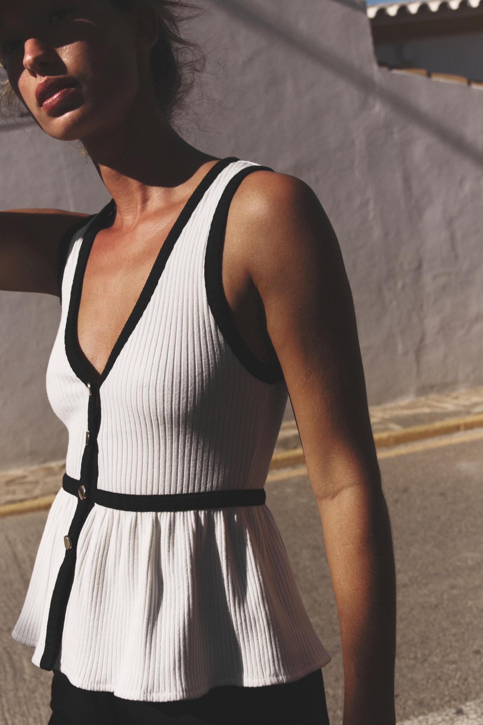 RIBBED BUTTON TOP Product Image