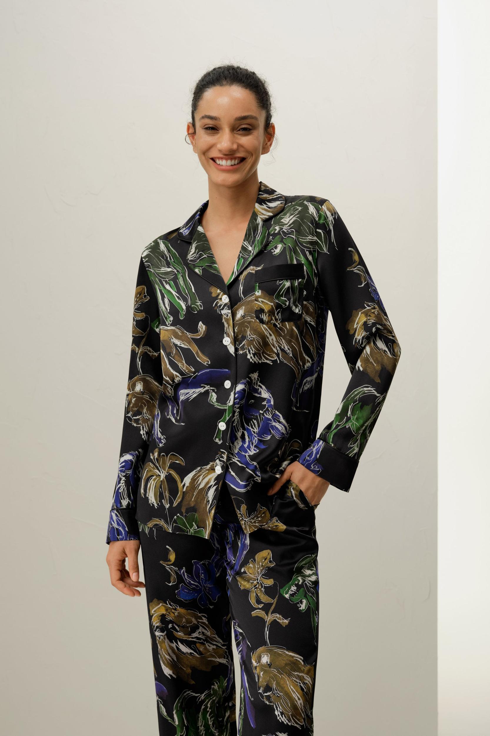 Leo Zodiac Classic Silk Pajama Set Product Image