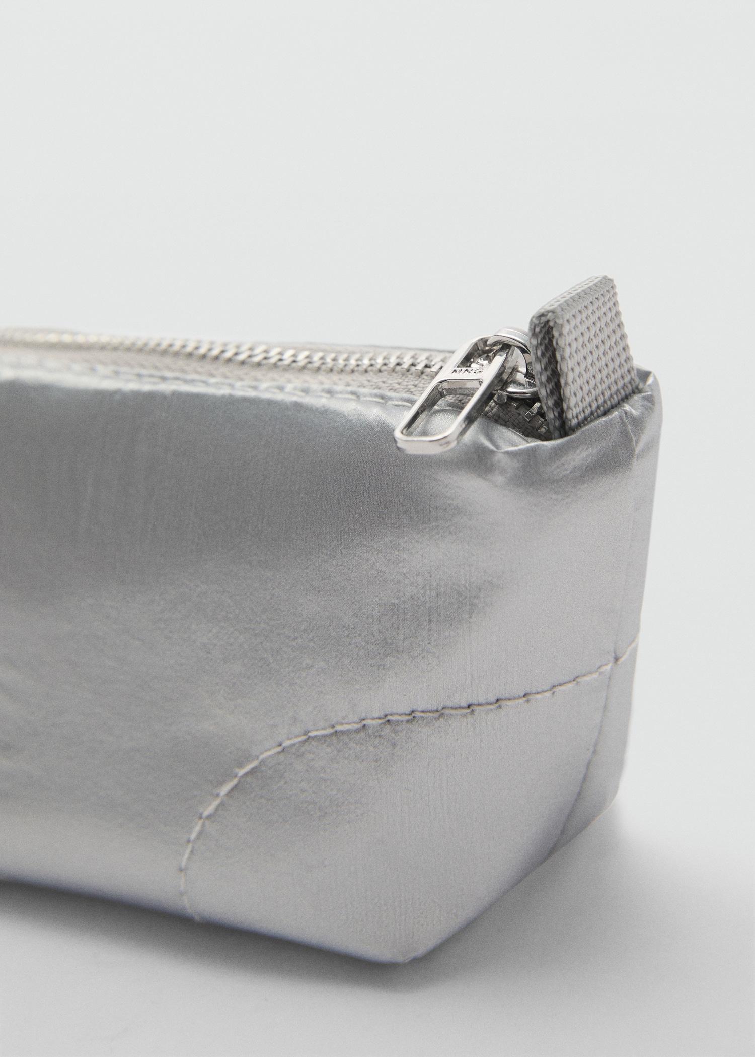 Logo coin purse with zip - Women | MANGO USA Product Image