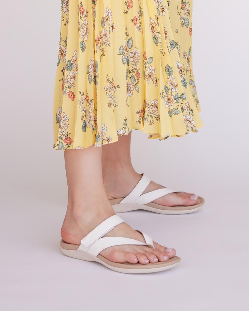 Oasis Thong Sandal Female Product Image