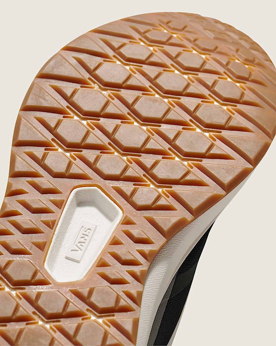 UltraRange 2.0 Shoe in Black / White| Vans US Product Image