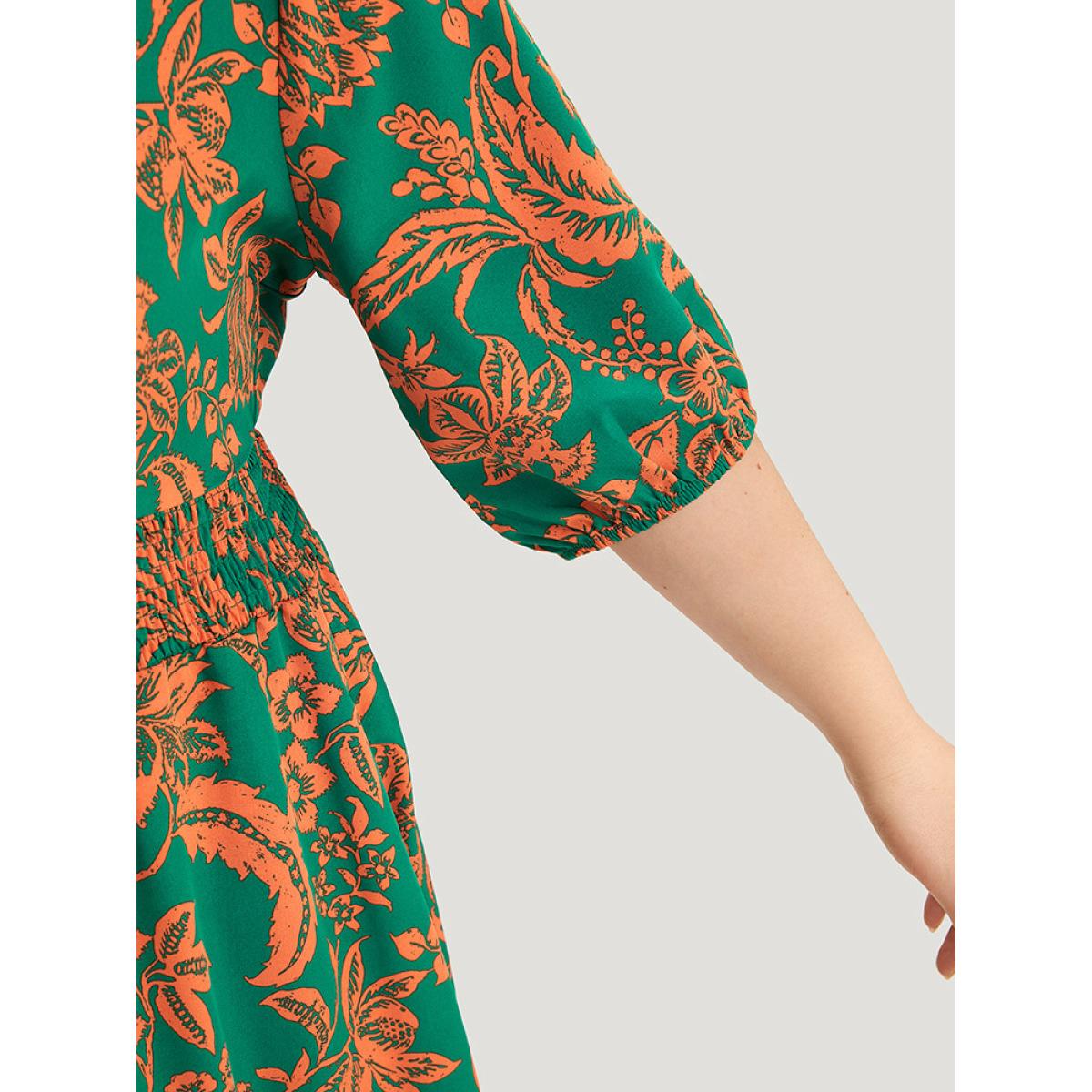 Plus Size Plants Print Overlap Collar Shirred Dress Green Women Vacation Elastic cuffs V-neck Half Sleeve Curvy Midi Dress BloomChic 12/L Product Image