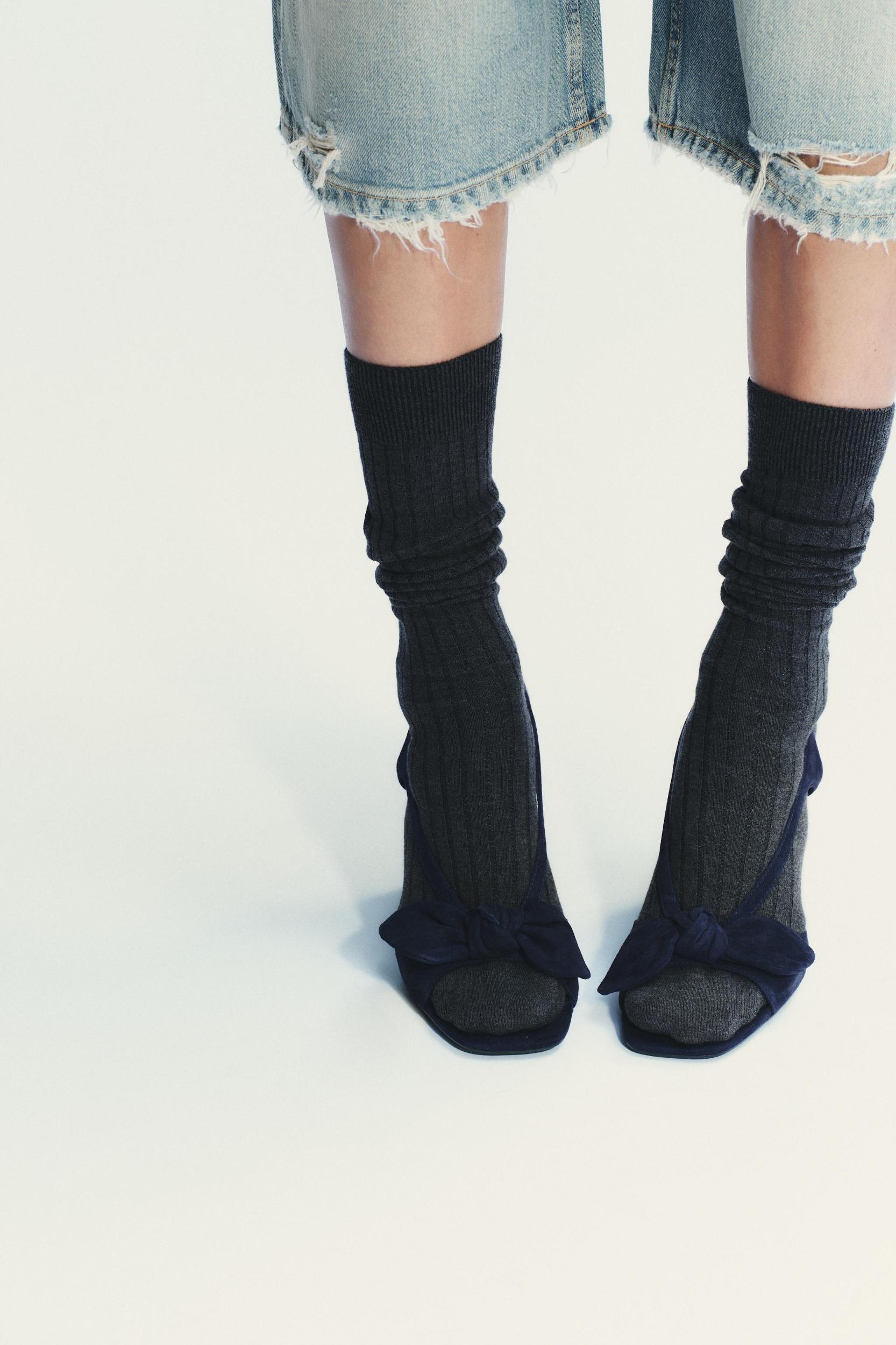 SUEDE BOW HEELED SANDALS Product Image