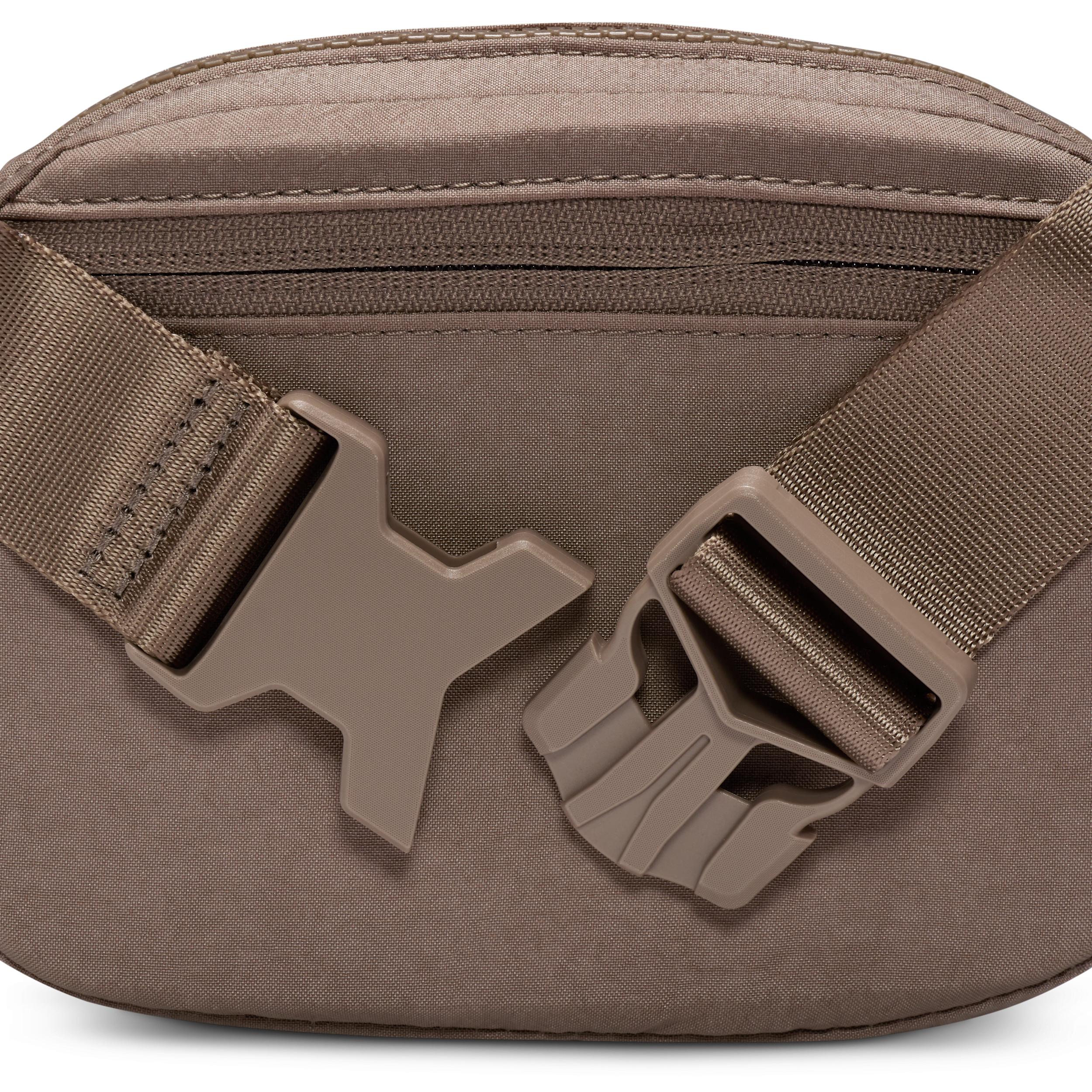 Nike Unisex Aura Crossbody Bag (2L) Product Image