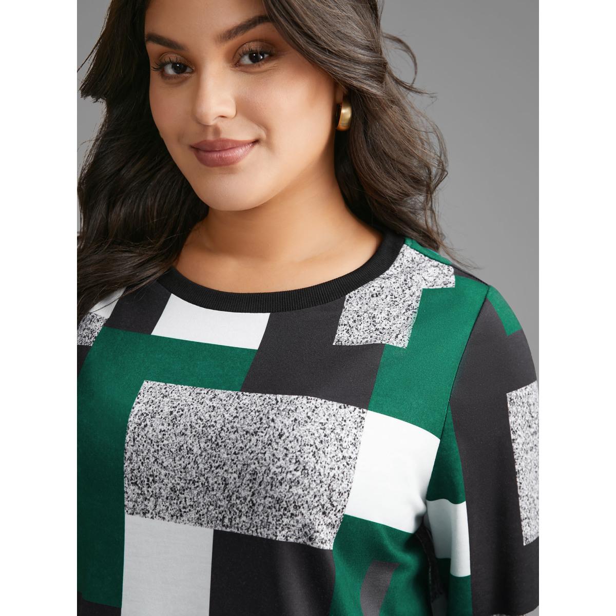 Plus Size Asymmetrical Colorblock Contrast Slit Hem Sweatshirt Women DarkGreen Casual Contrast Loose Round Neck Everyday Sweatshirts BloomChic 30/6X Product Image