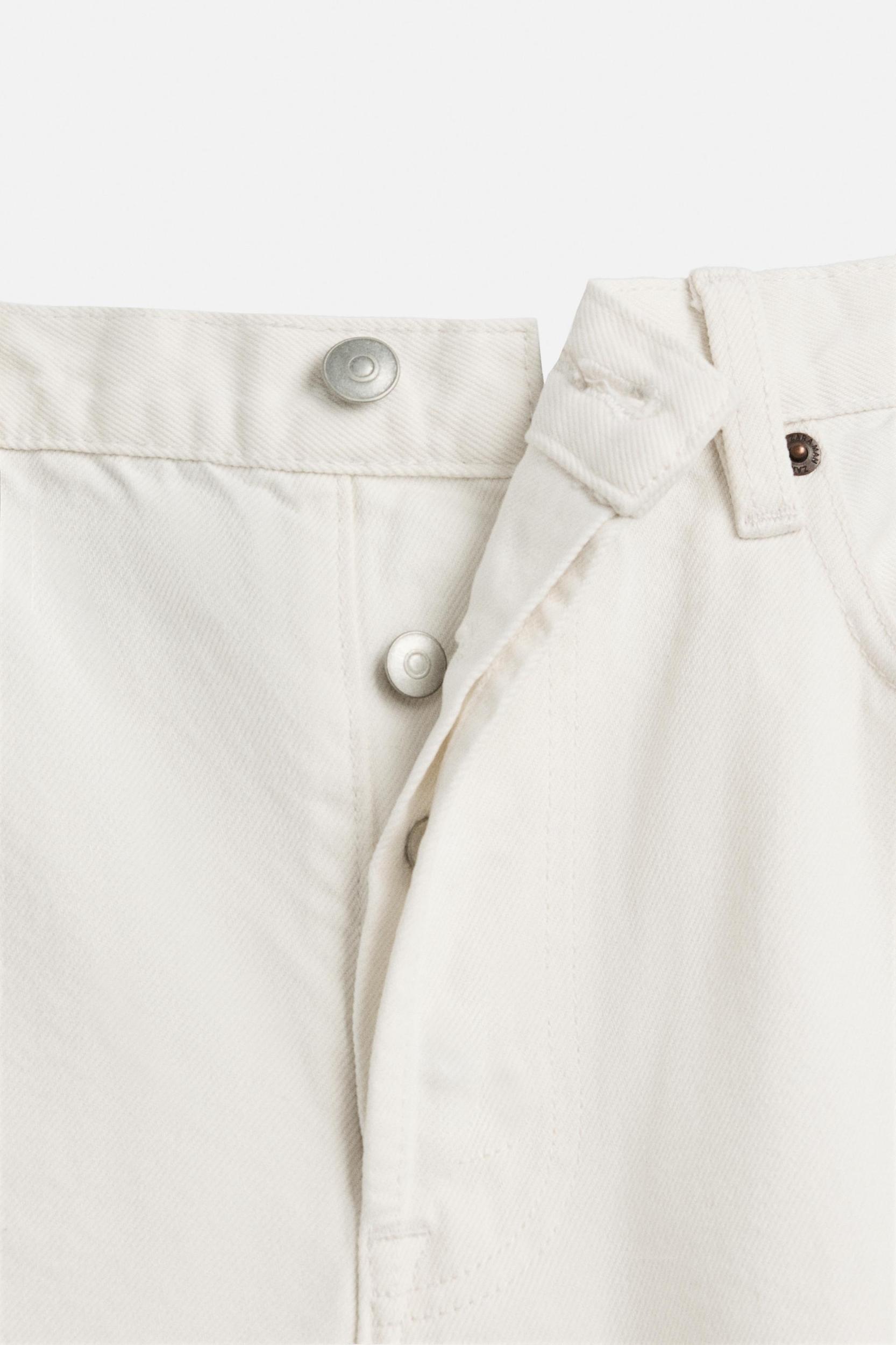 STRAIGHT FIT DENIM SHORTS Product Image