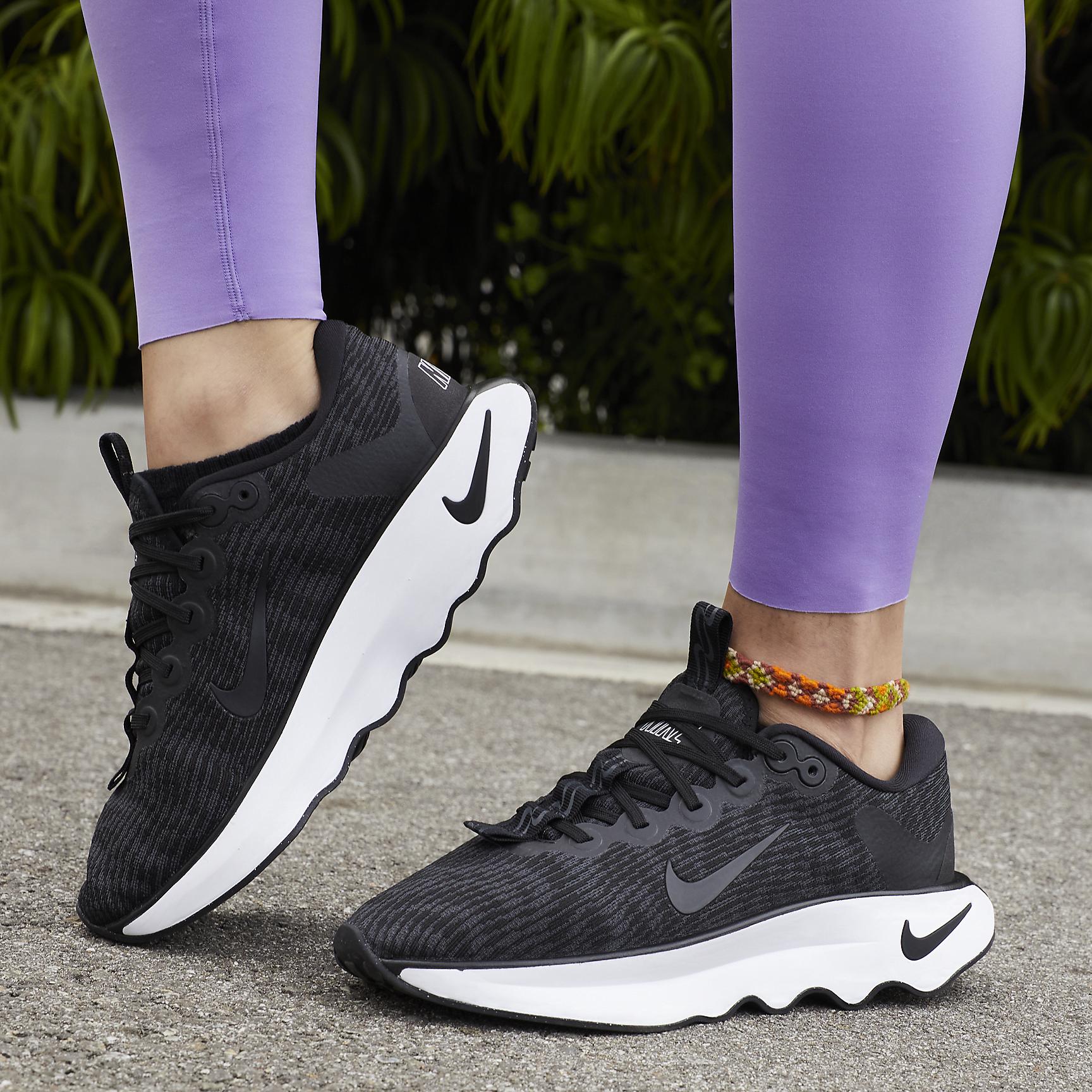 Nike Motiva Women's Walking Shoes,  Product Image