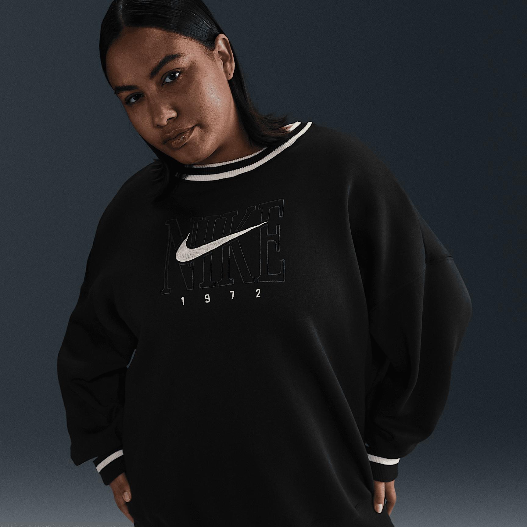 Women's Nike Sportswear Phoenix Fleece Oversized Graphic Crew-Neck Sweatshirt (Plus Size) Product Image