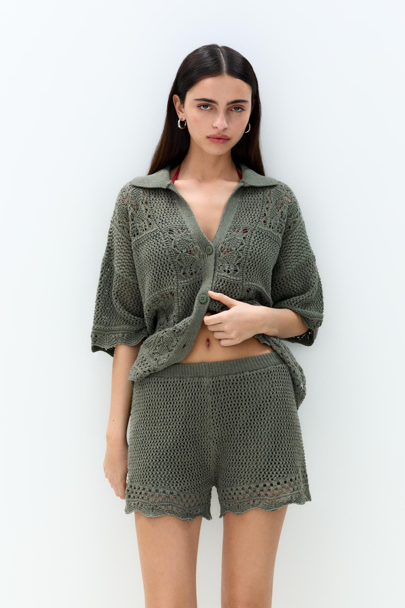 Wavy crochet Bermuda shorts Product Image