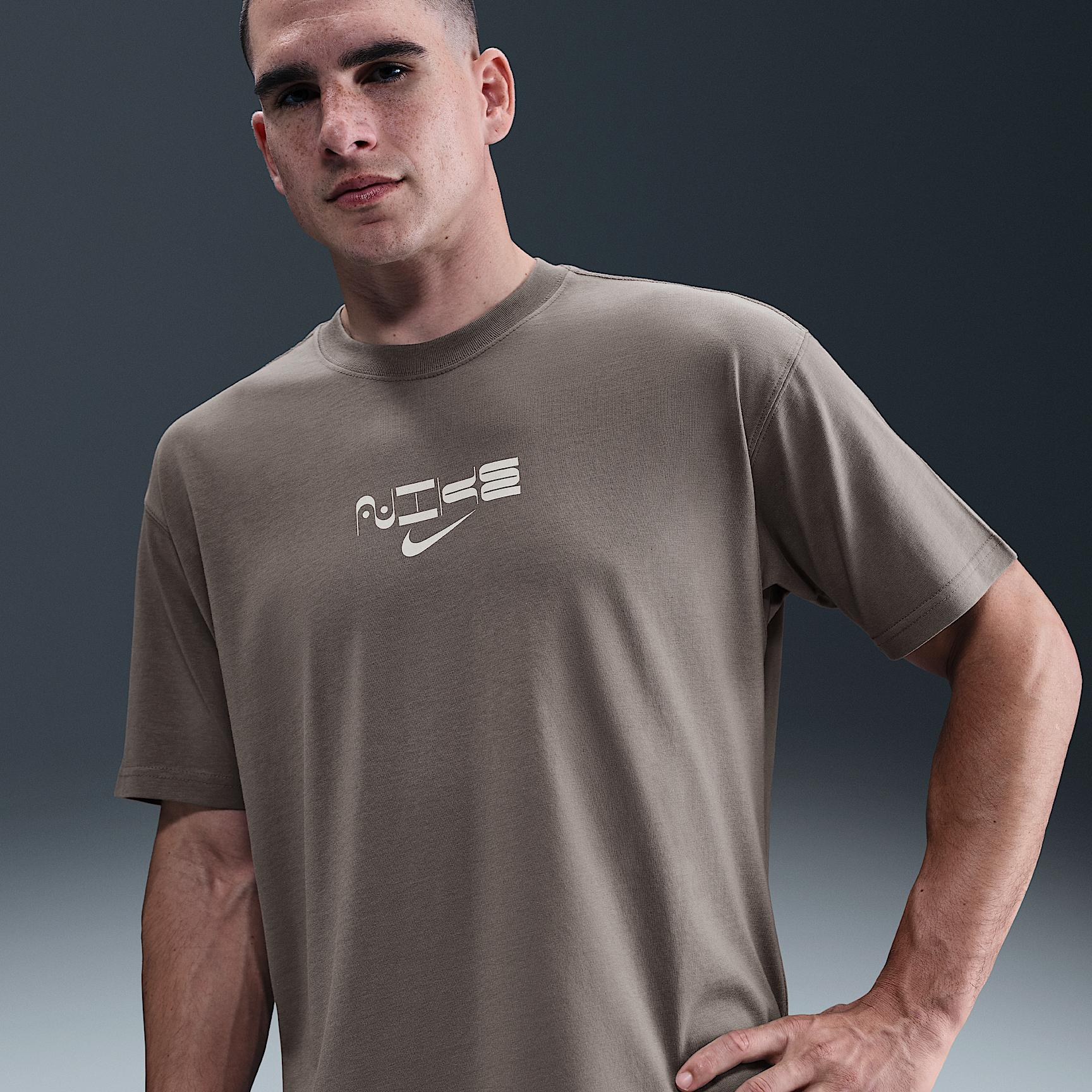 Nike Sportswear Men's Max90 T-Shirt Product Image