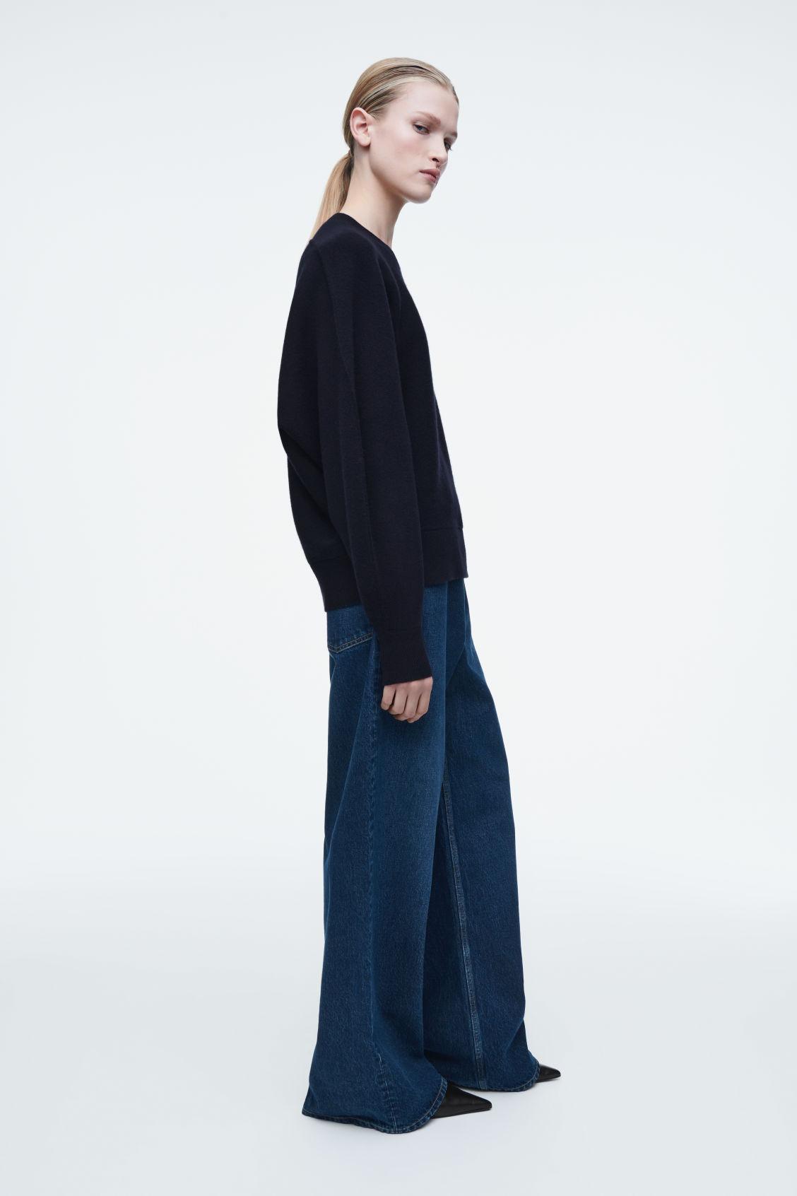 ROUNDED DOUBLE-FACED WOOL SWEATER Product Image