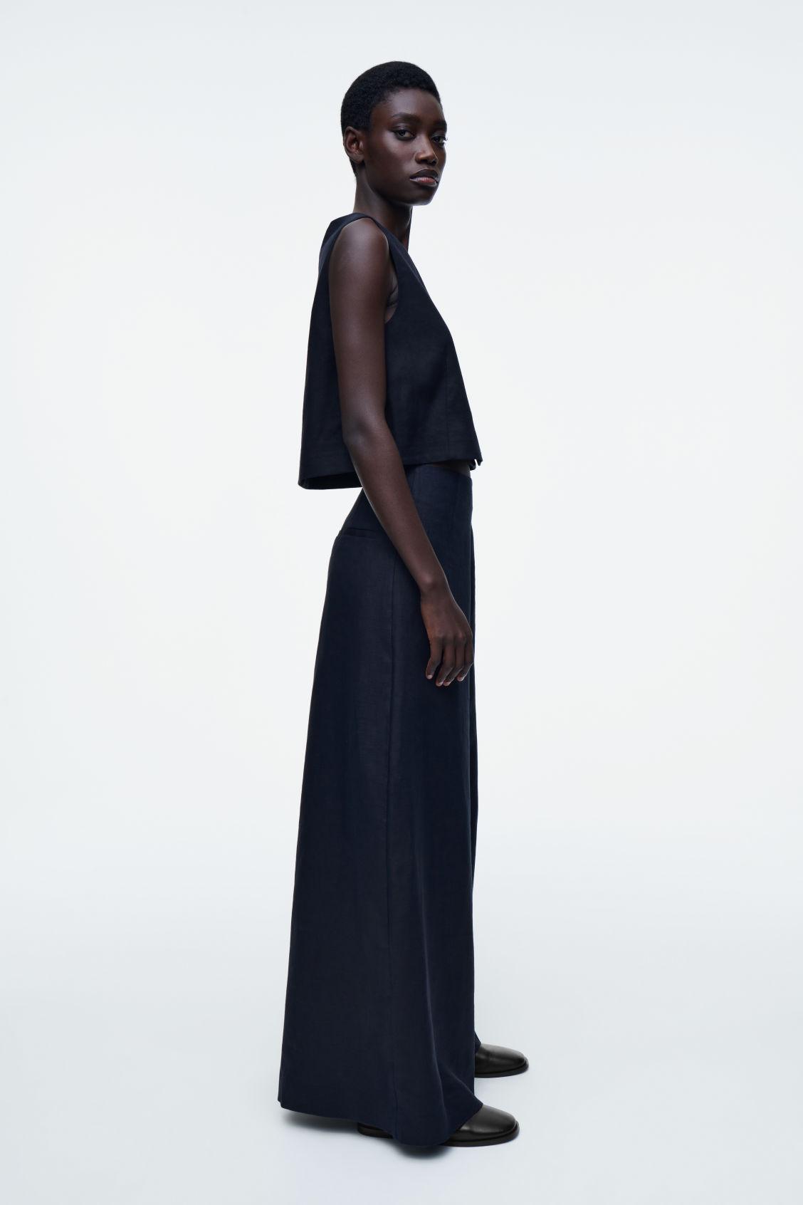 CROPPED LINEN WAISTCOAT Product Image