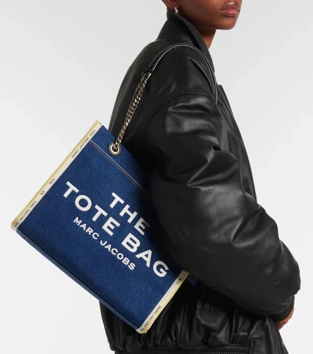 MARC JACOBS The Medium Tote In Blue Denim With Embroidered Logo In Dark Wash Product Image