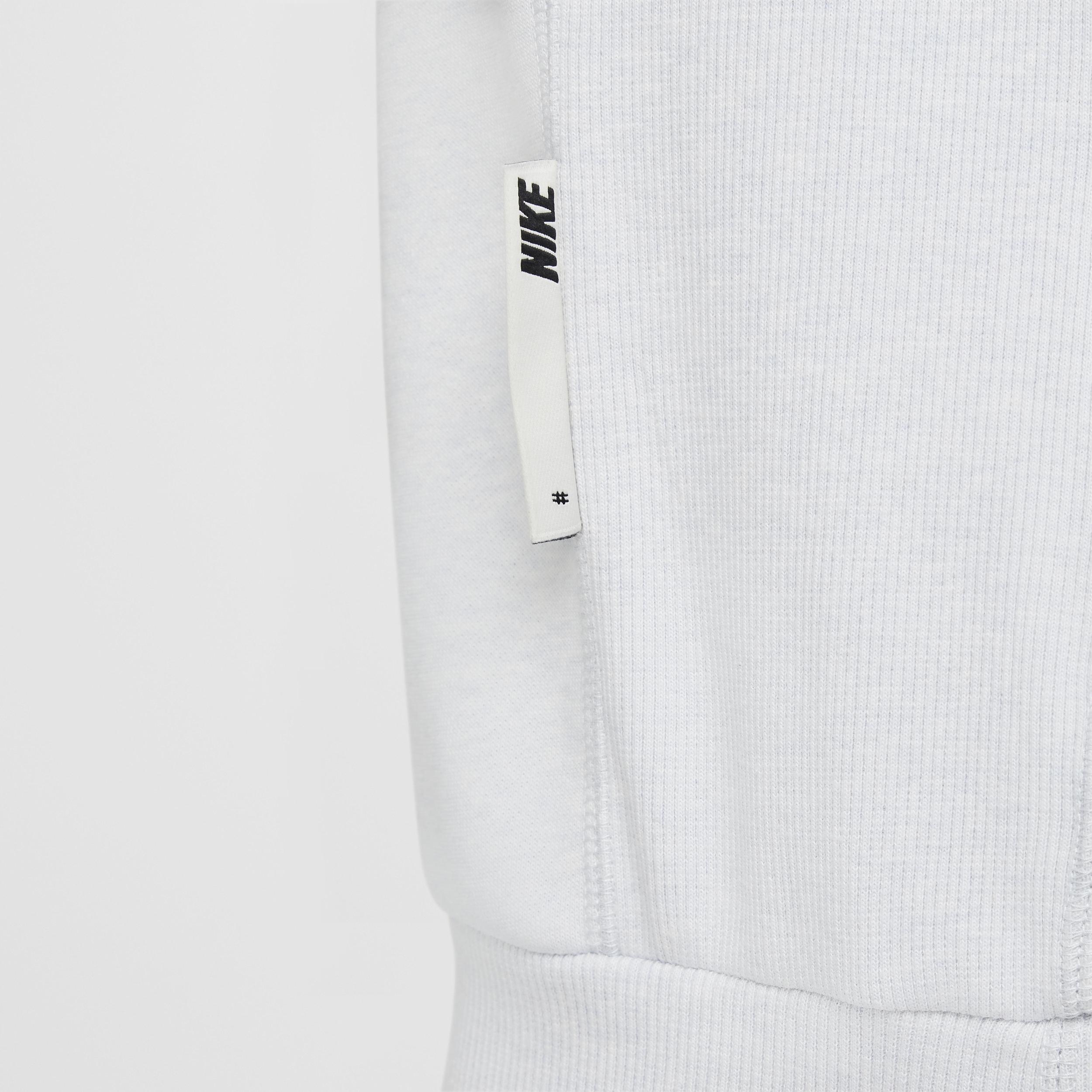 Nike Men's Standard Issue Dri-FIT Basketball Crew-Neck Sweatshirt Product Image