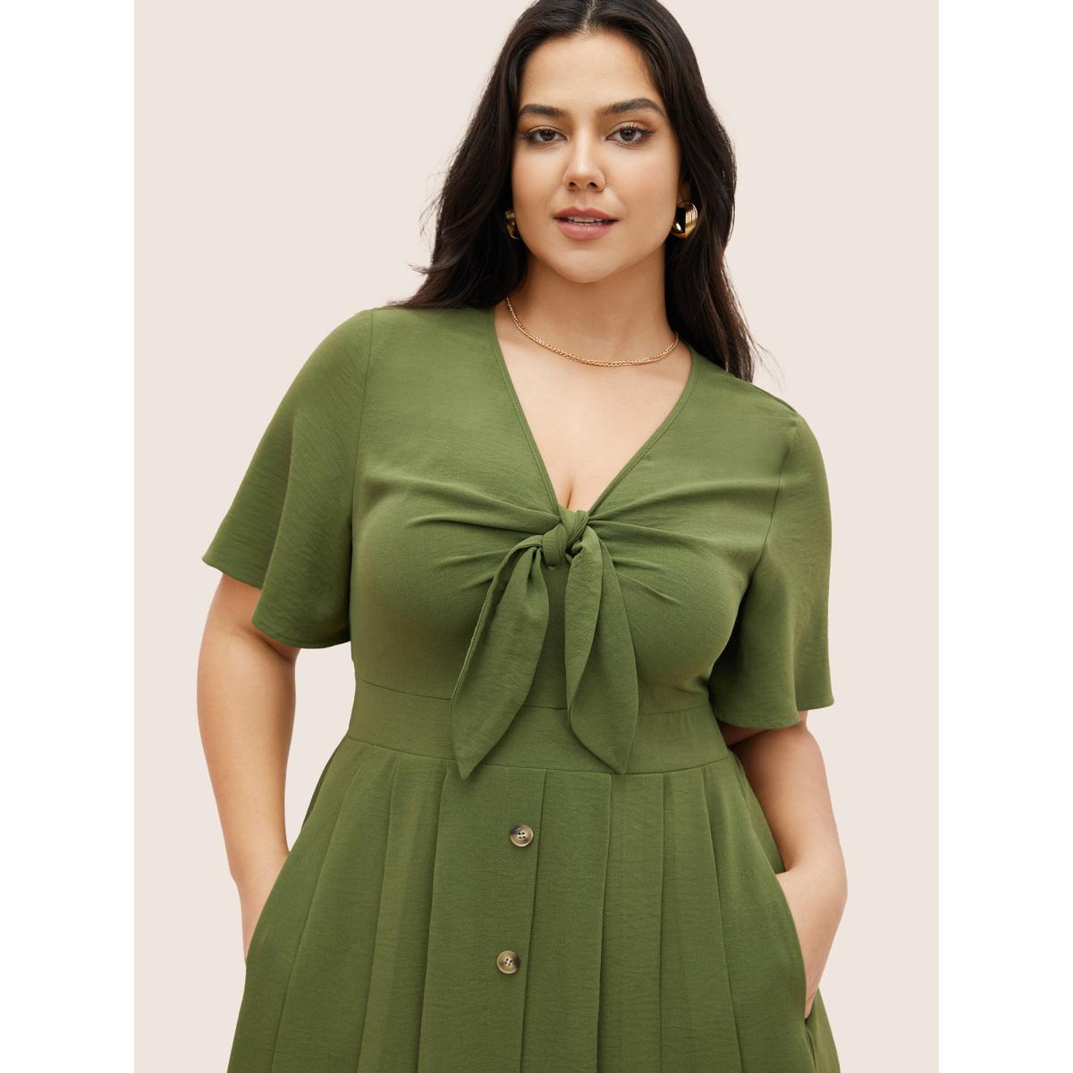 Plus Size Plain Tie Knot Button Detail Shirred Dress ArmyGreen Women At the Office Tie knot V-neck Short sleeve Curvy Midi Dress BloomChic 18-20/2X Product Image