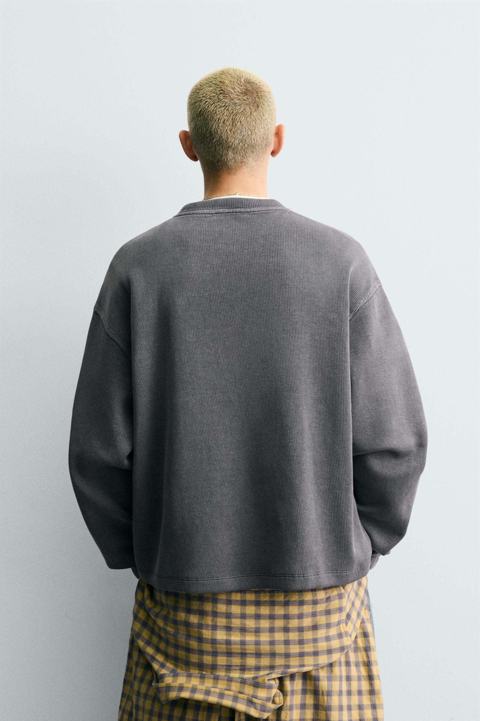 WASHED TEXTURED SWEATSHIRT Product Image