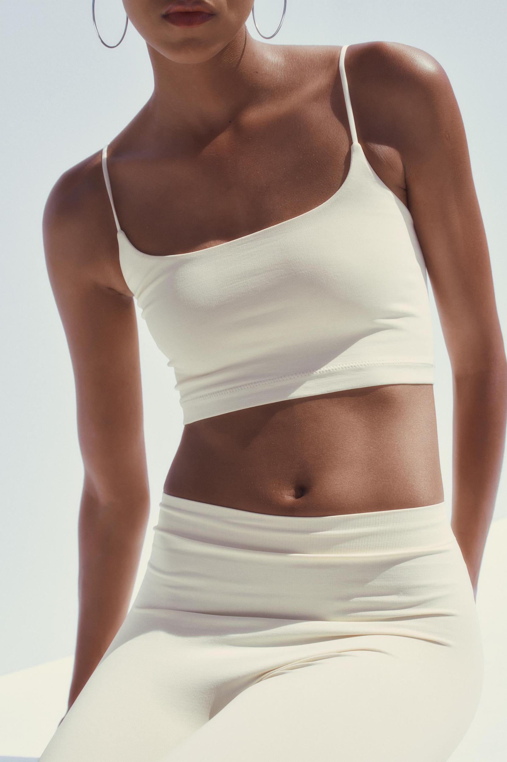 SEAMLESS CROP TOP Product Image