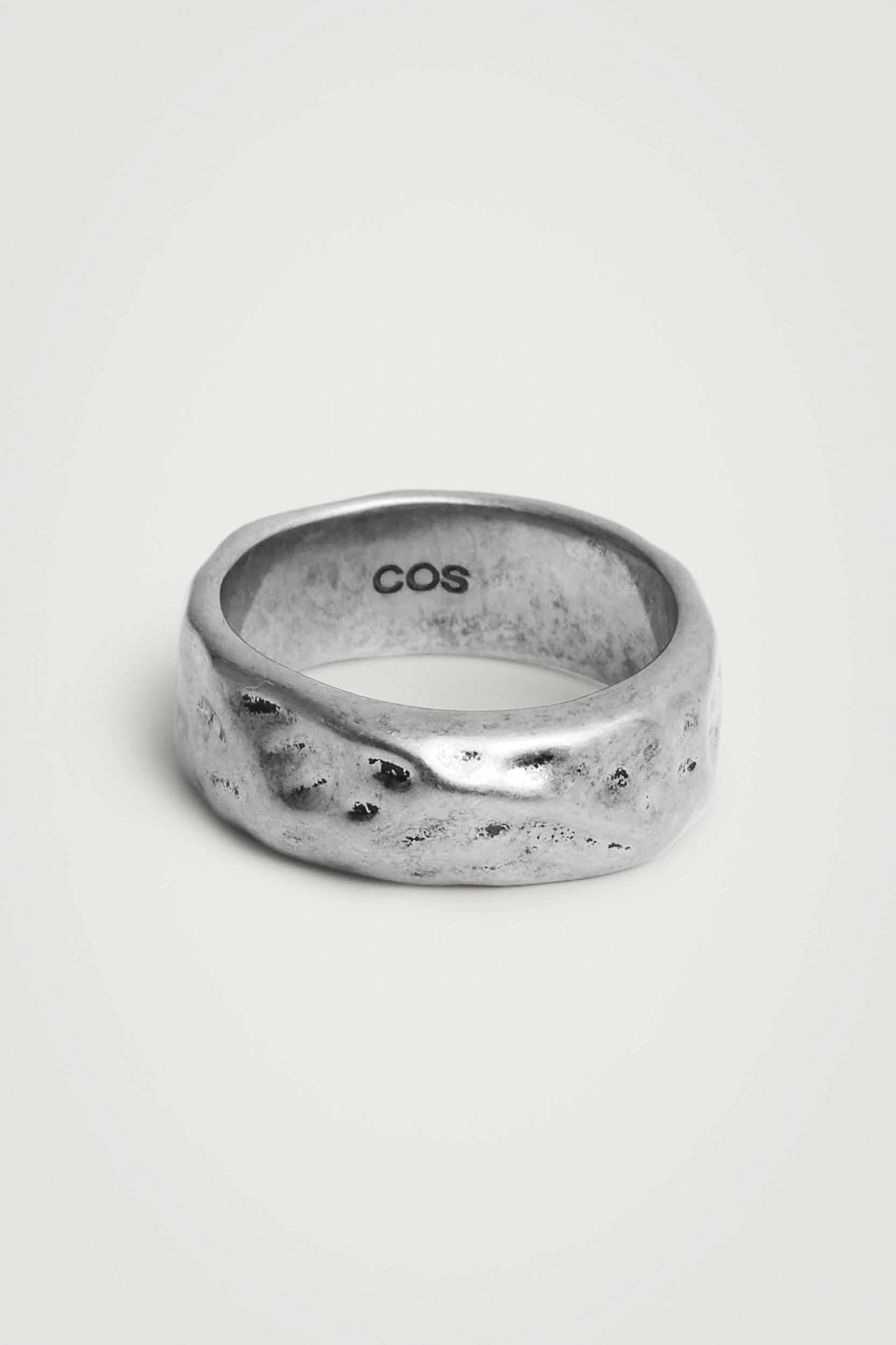 HAMMERED CHUNKY RING Product Image