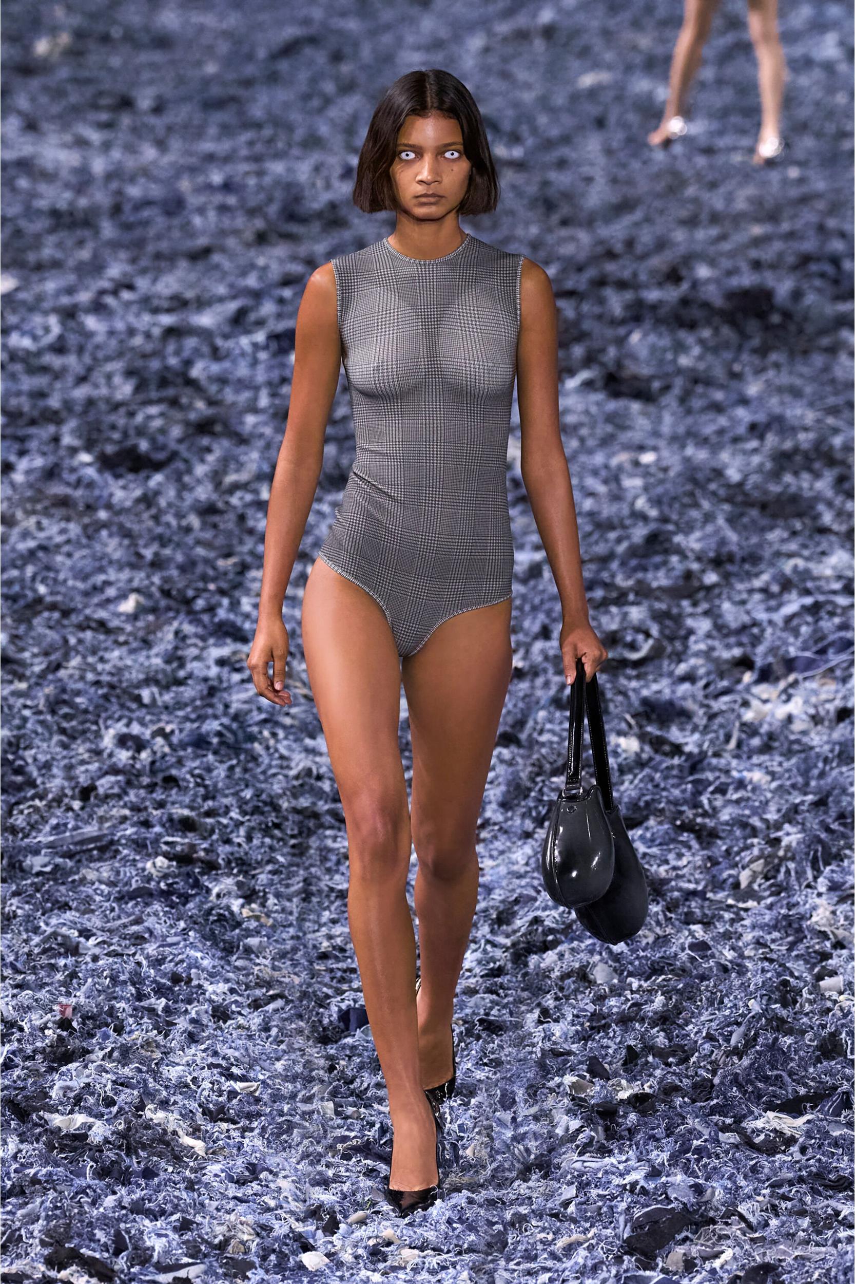 DOUBLE-D SHOULDER Product Image