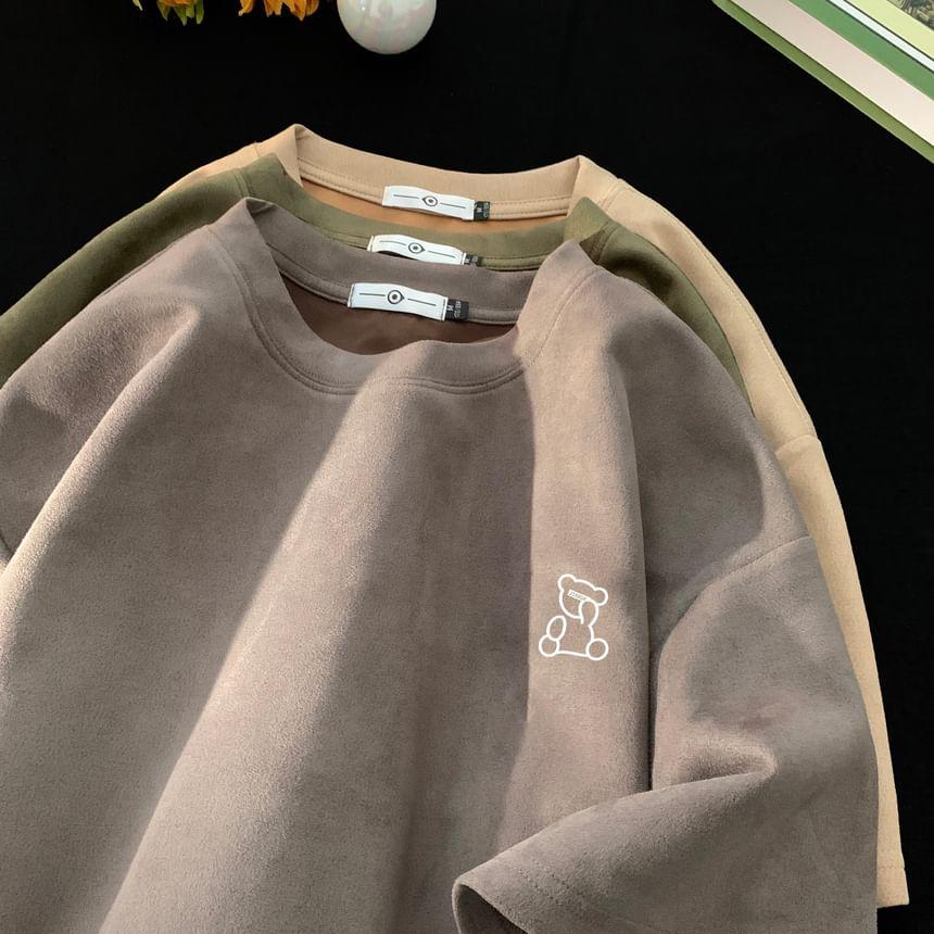 Short-Sleeve Crew Neck Bear T-Shirt Product Image