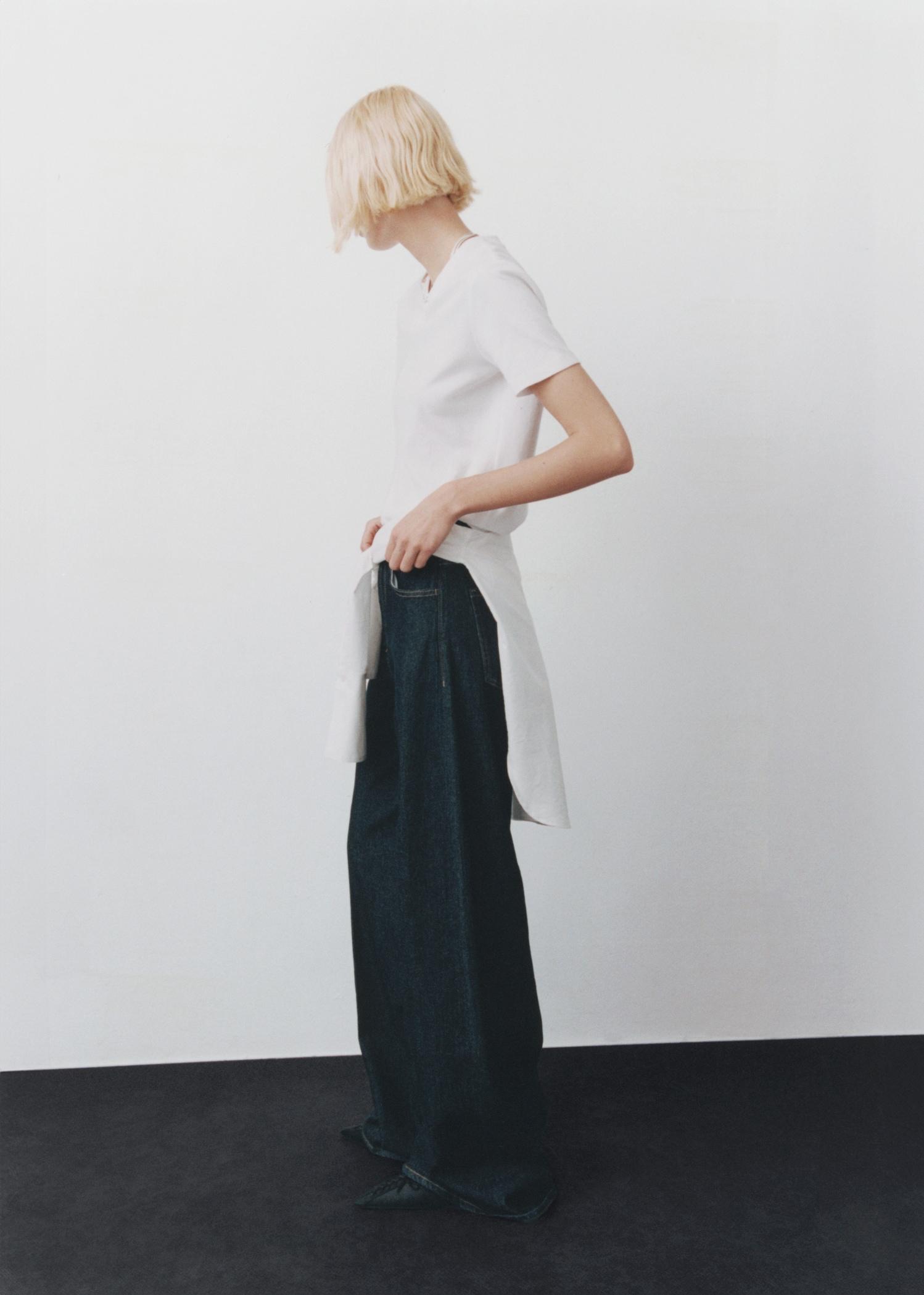 V-neck cotton T-shirt - Women | MANGO USA Product Image