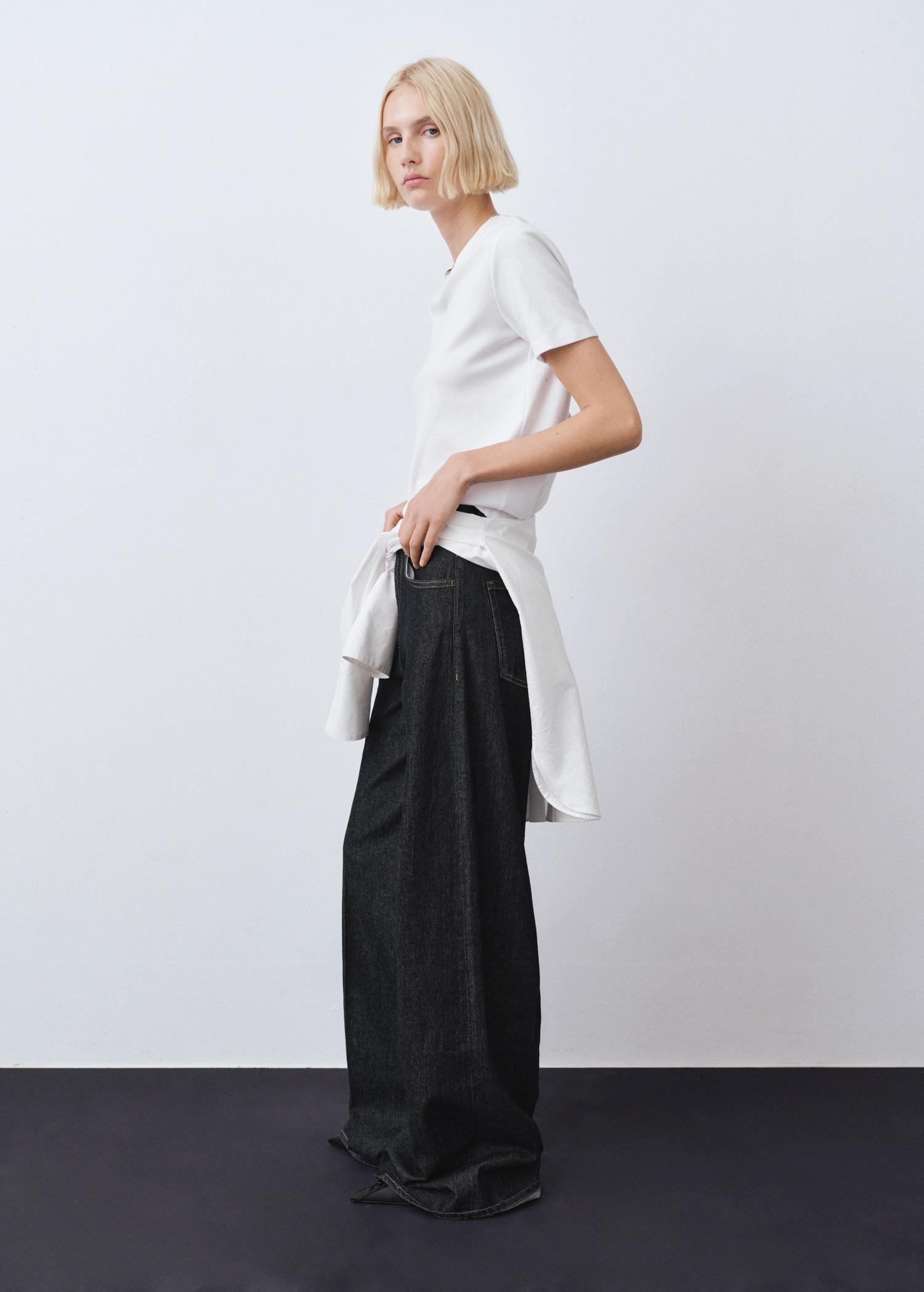 V-neck cotton T-shirt - Women | MANGO USA Product Image