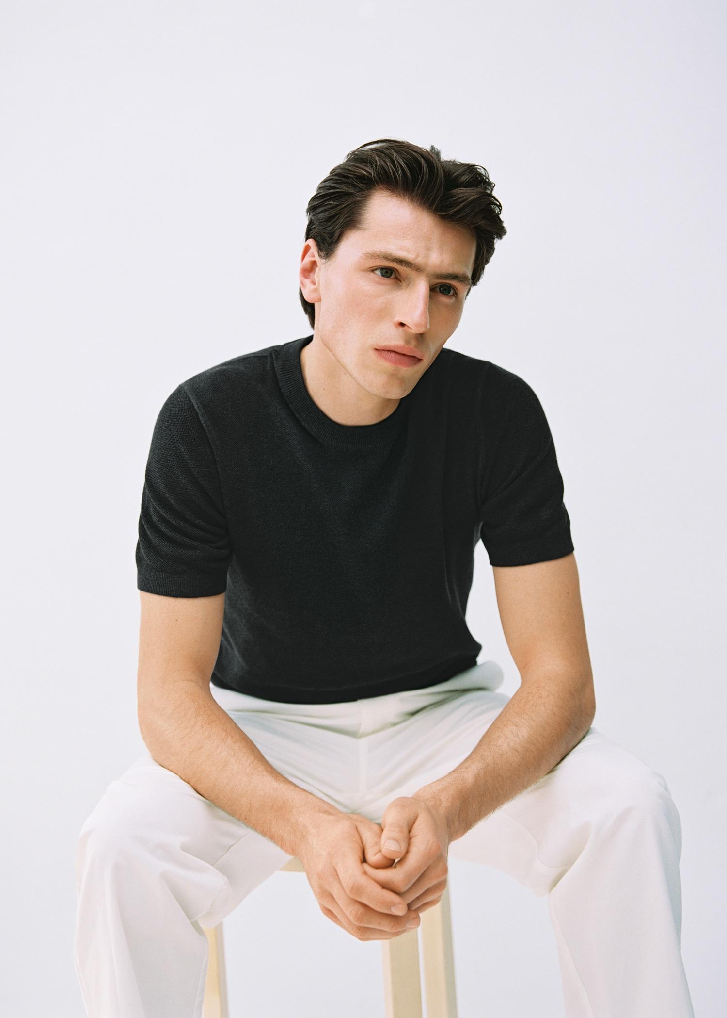 Cotton fine-knit t-shirt - Men | MANGO USA Product Image