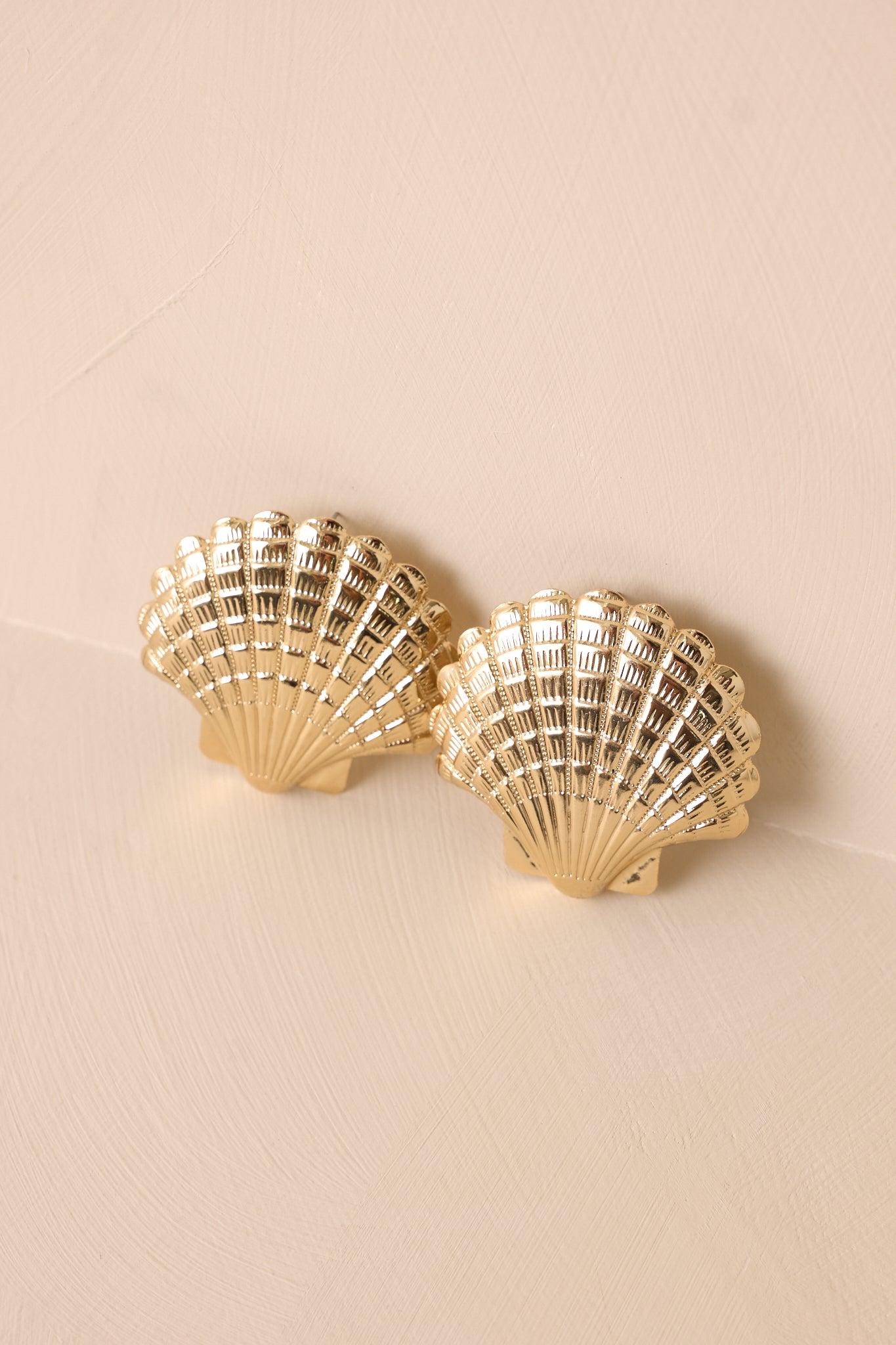 On A Beach Somewhere Gold Seashell Earrings Product Image