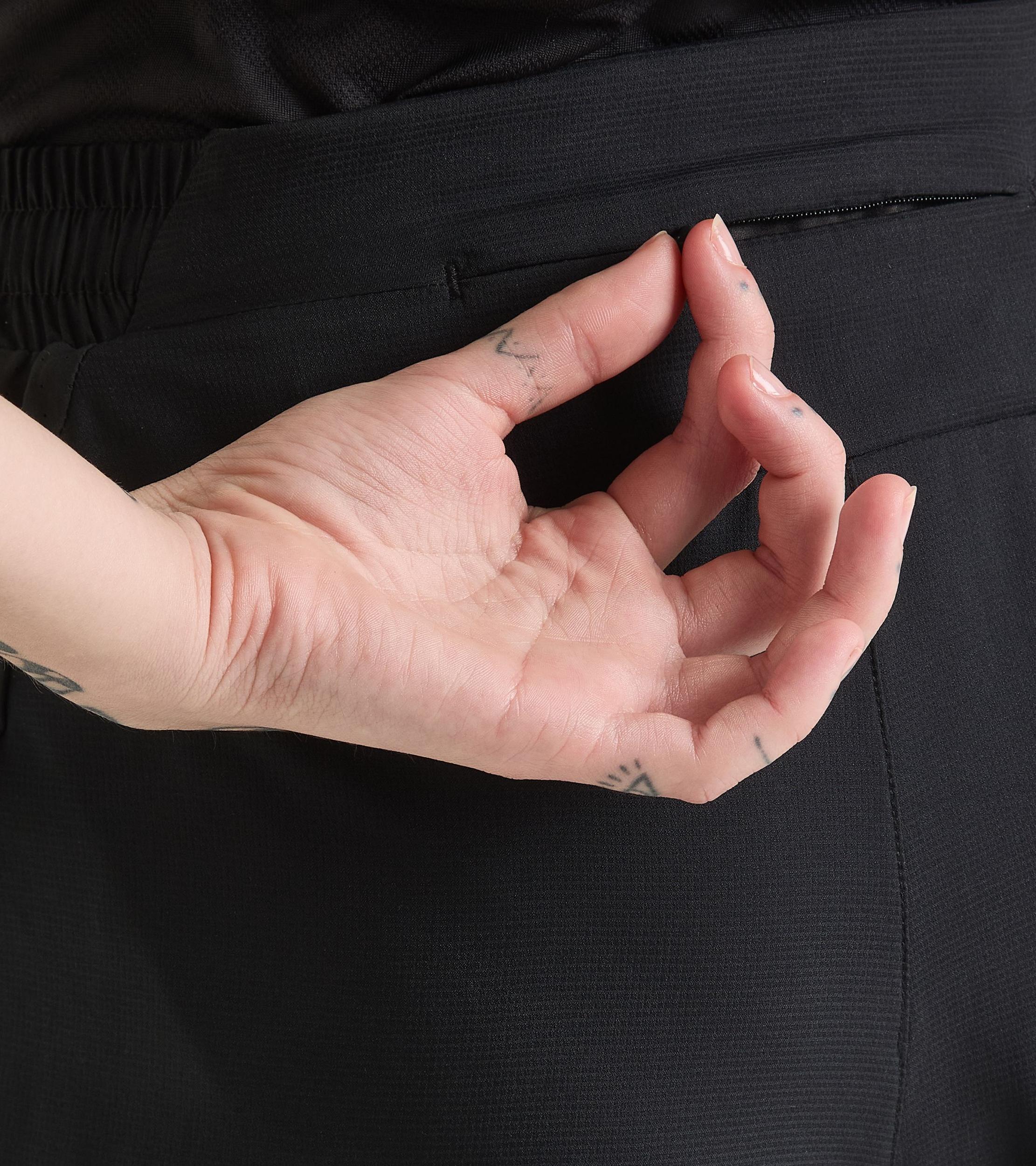 L. SUPER LIGHT SPLIT SHORTS 2.5 Product Image