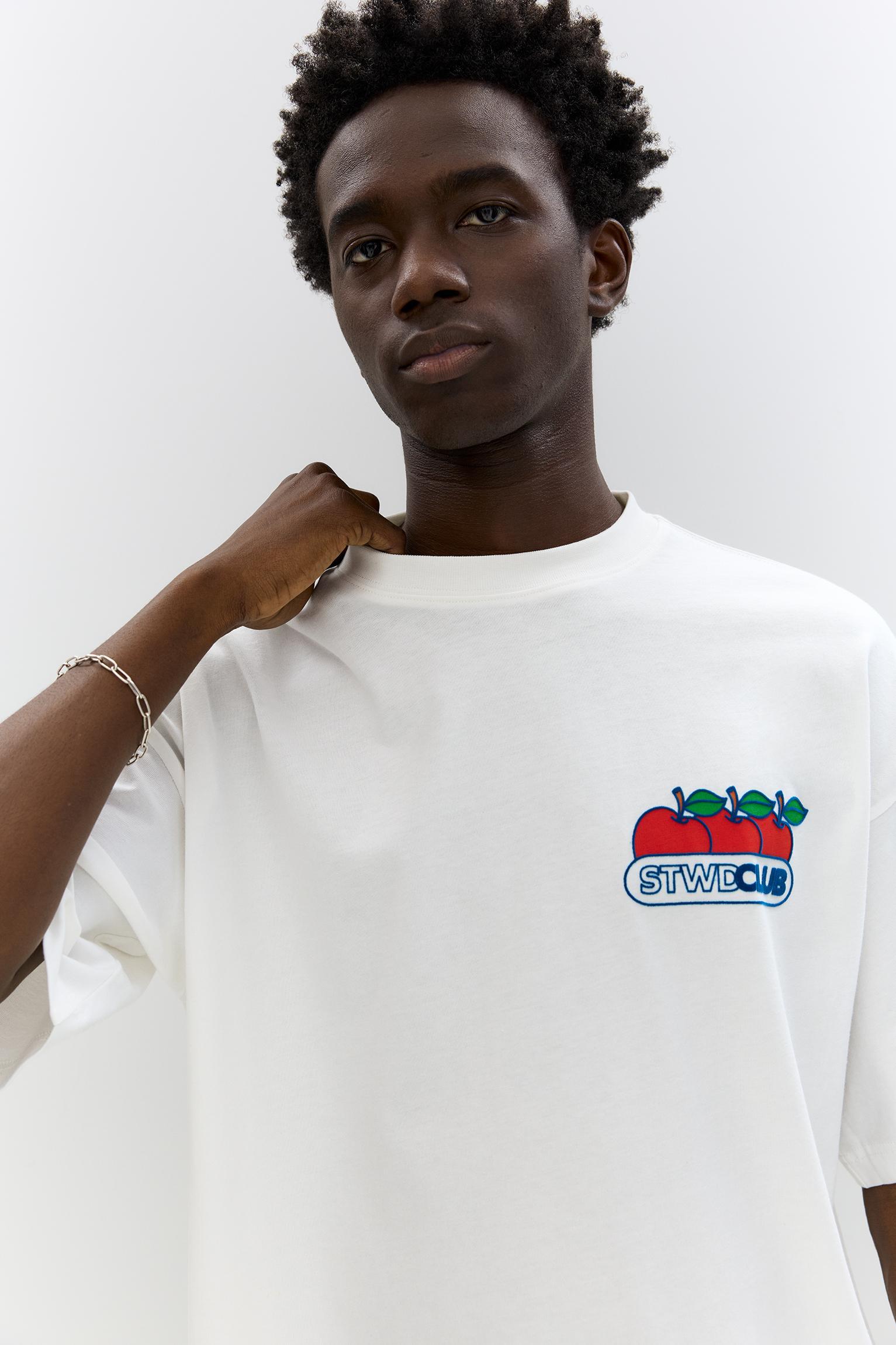 STWD T-shirt with an apple graphic Product Image
