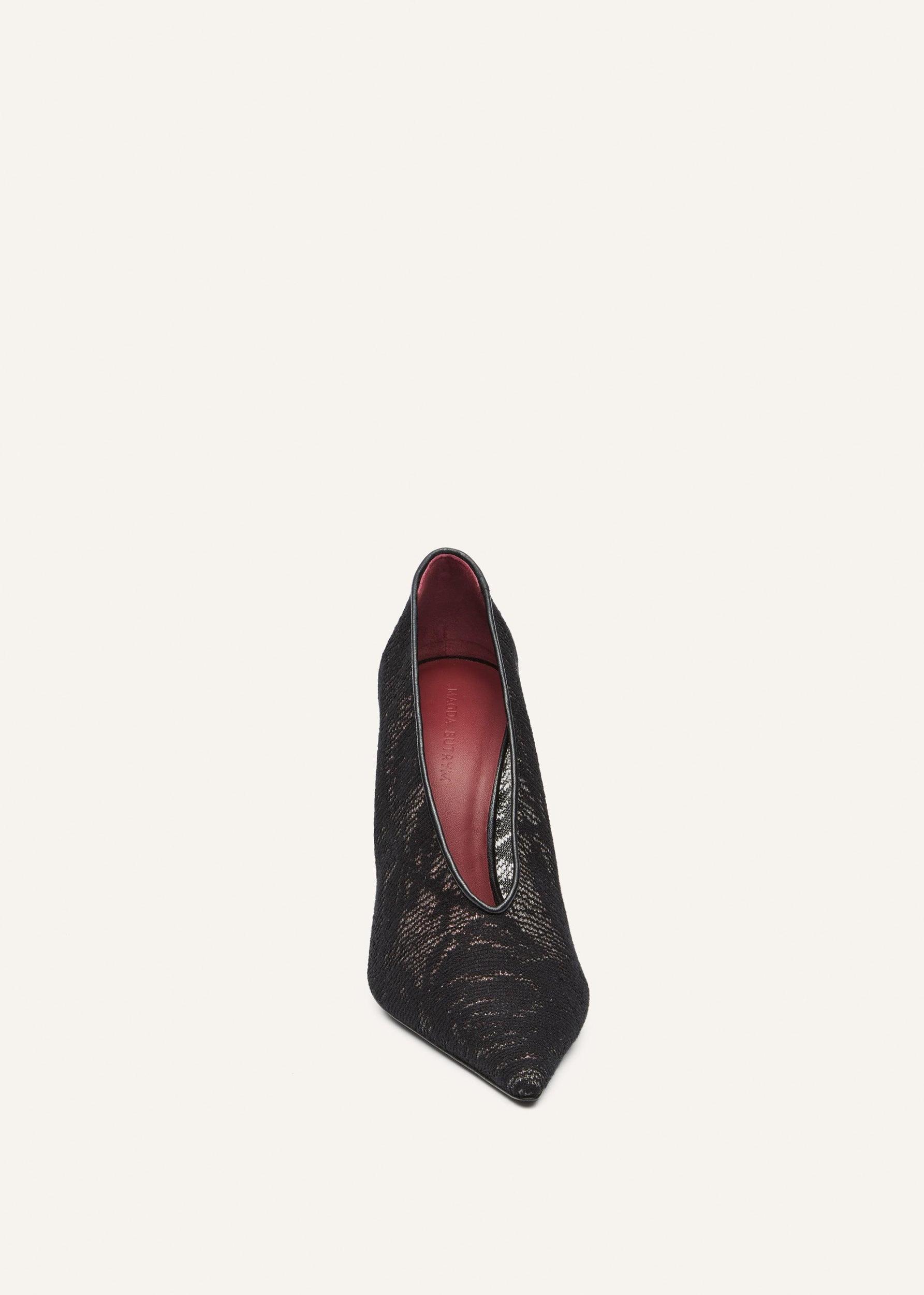 Floral knit pointed pumps in black Product Image