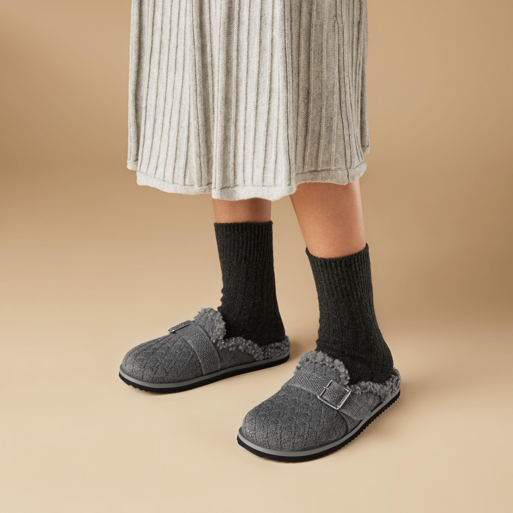 Round-Toe Wool Slippers (Hazel) Product Image