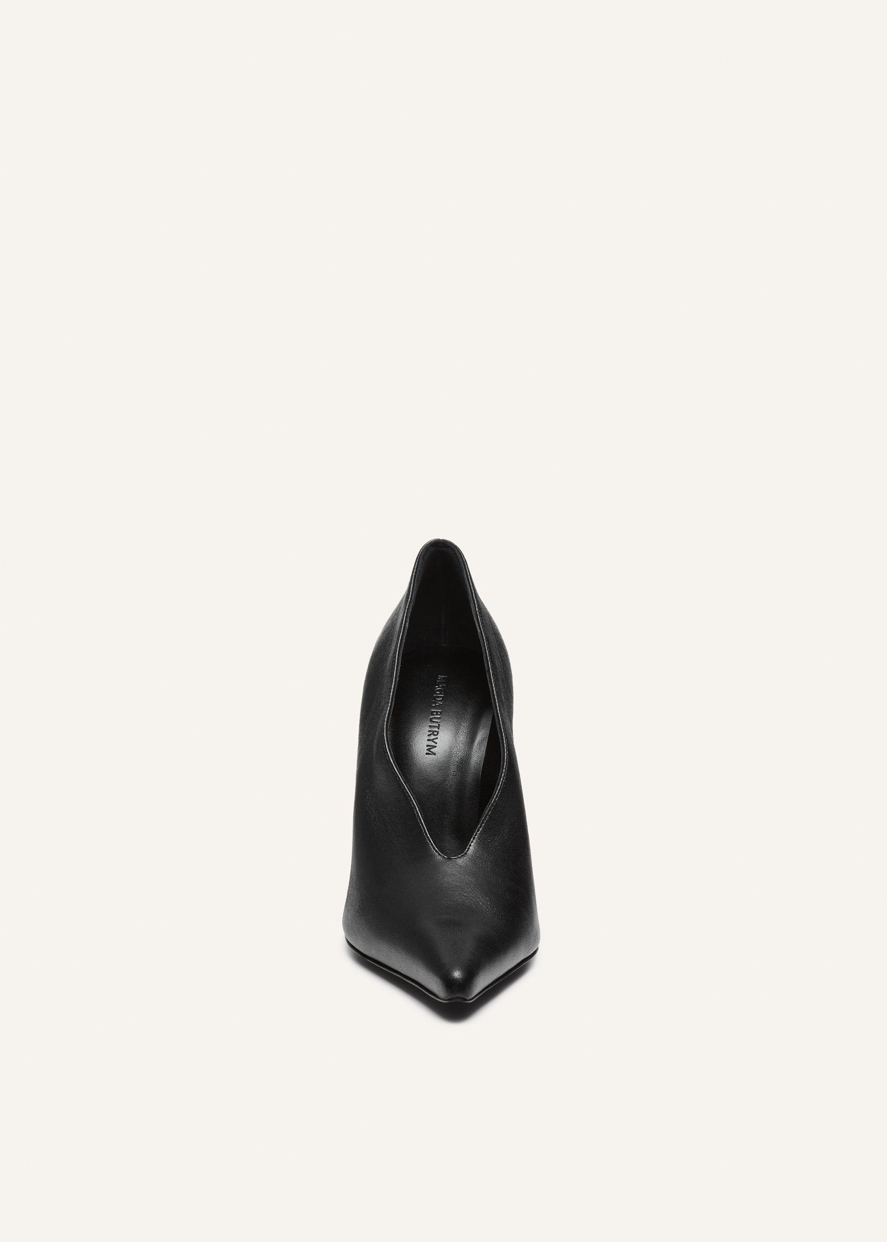 Pointed pumps in black leather Product Image