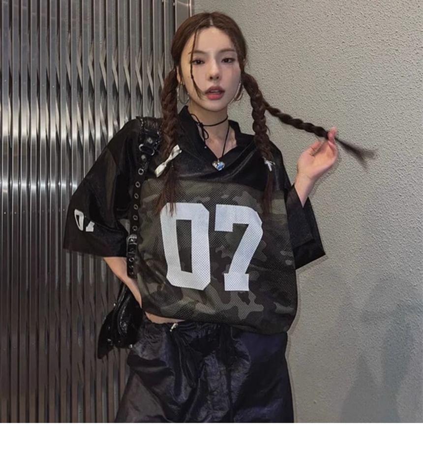 Short-Sleeve V-Neck Camo Print Numbering T-Shirt Product Image