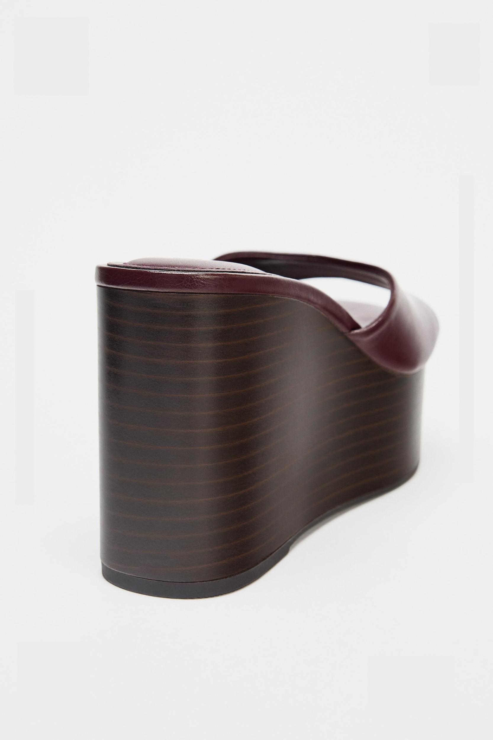 CRACKLED EFFECT WEDGE SANDALS Product Image