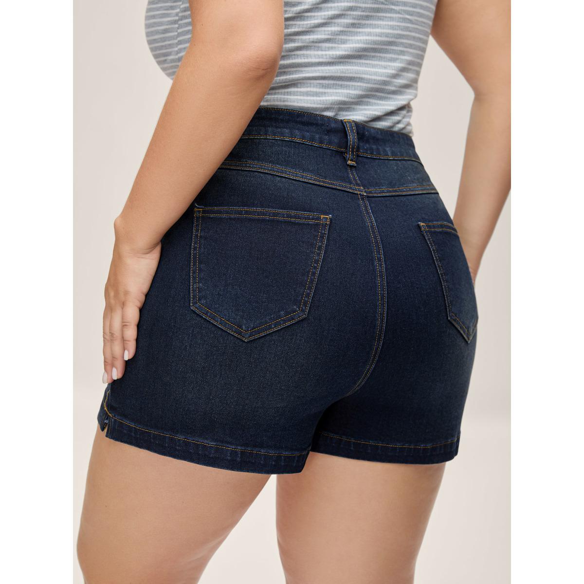 Plus Size Stretchy Classic Straight-Leg Denim Shorts Women Darkindigo Medium stretch Casual Slanted pocket Leisure Denim Shorts BloomChic 16/1X Product Image