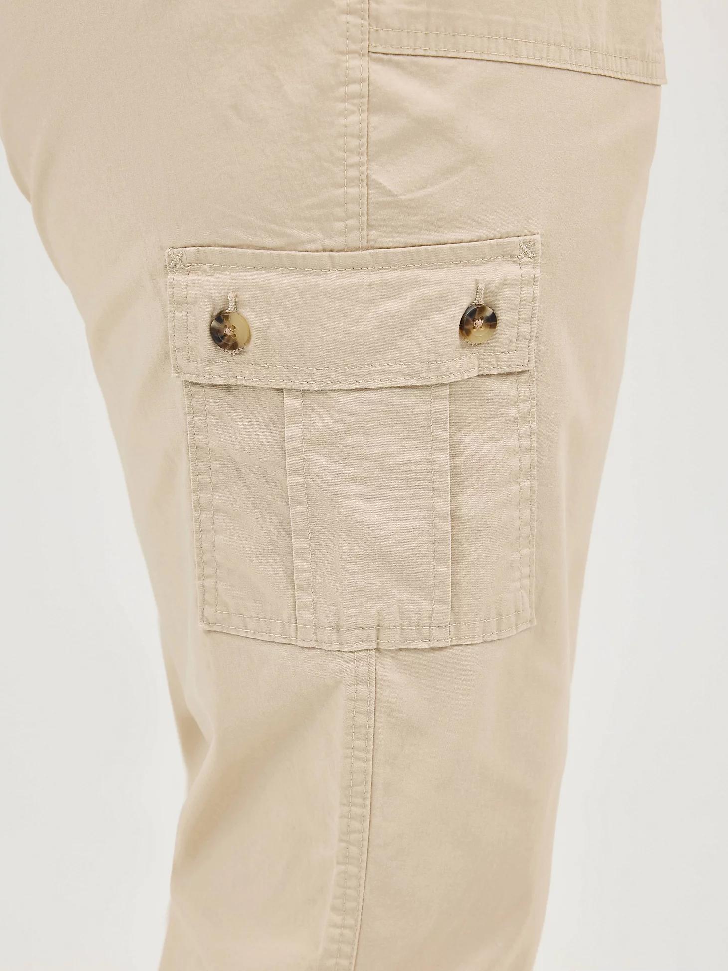 Women's Ultra Lux Comfort with Flex-To-Go Relaxed Fit Cargo Capri (Plus) | Women's Capris & Crops | Lee® Product Image