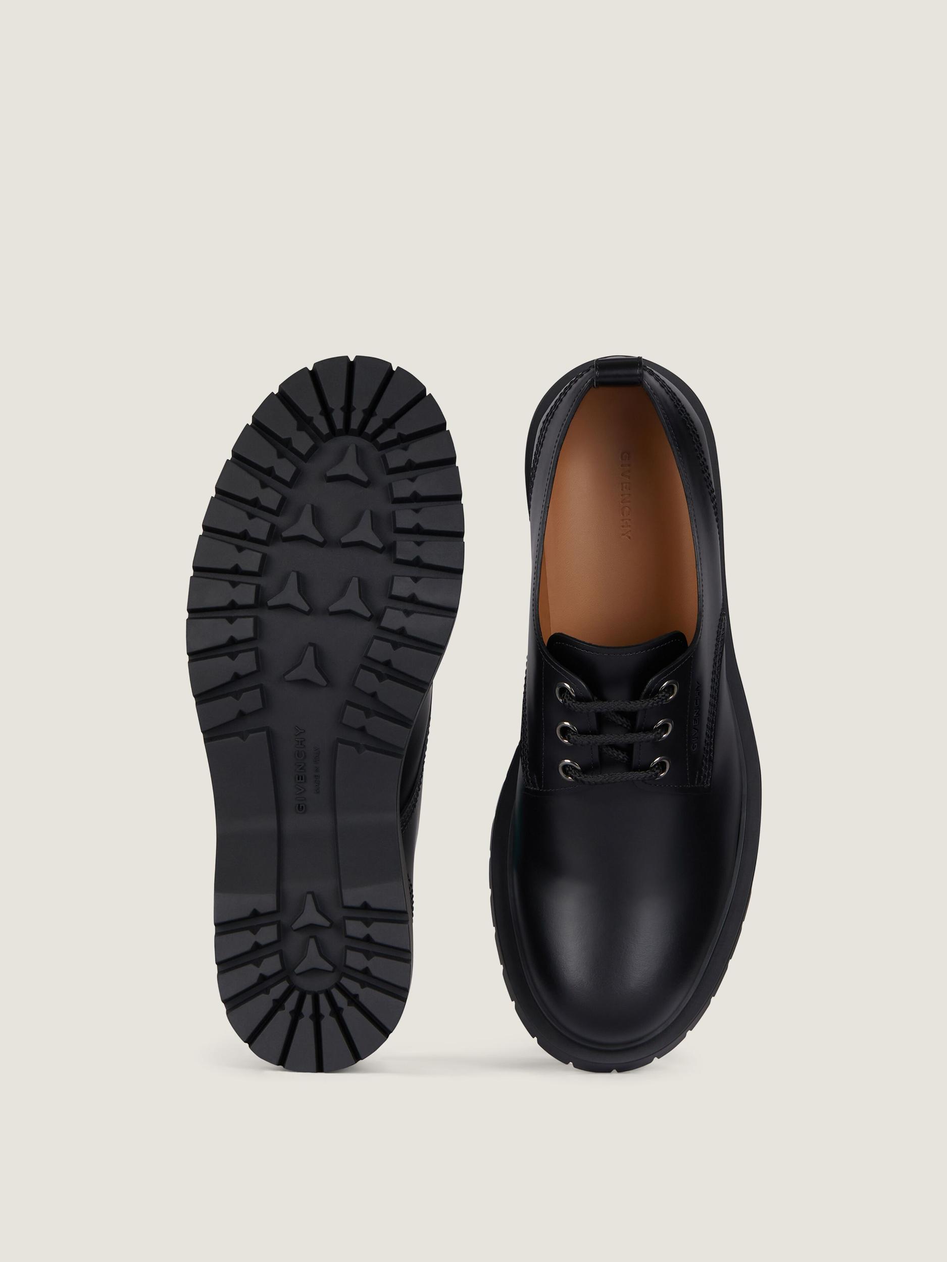 Derbies in leather Product Image