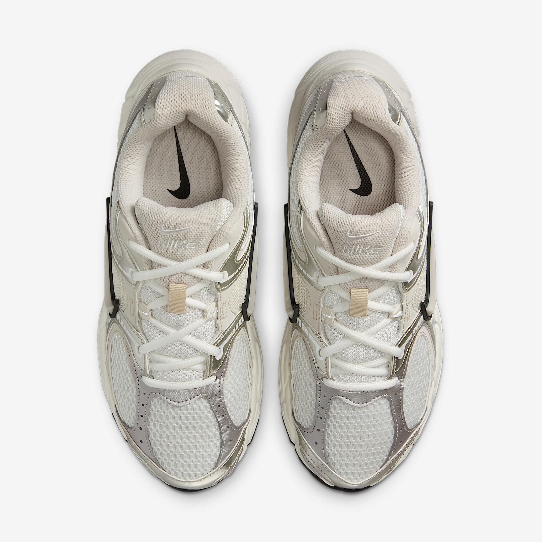 Nike Womens V5 RNR Shoes with Reflective Accents | HQ7901-107 Product Image