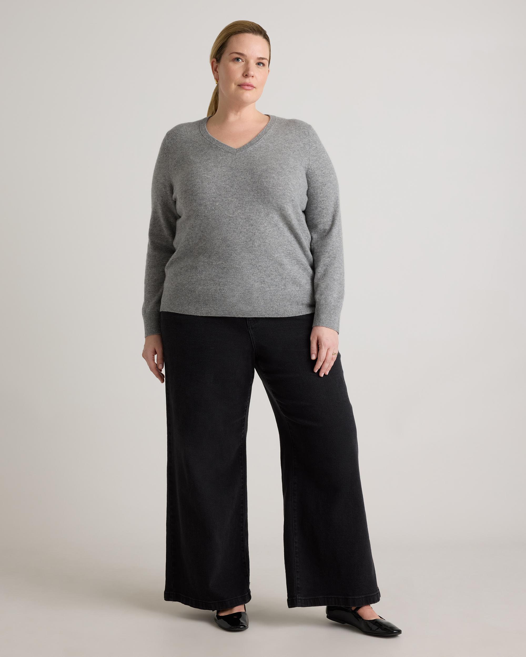 Quince | Women's Mongolian Cashmere V-Neck Sweater Product Image