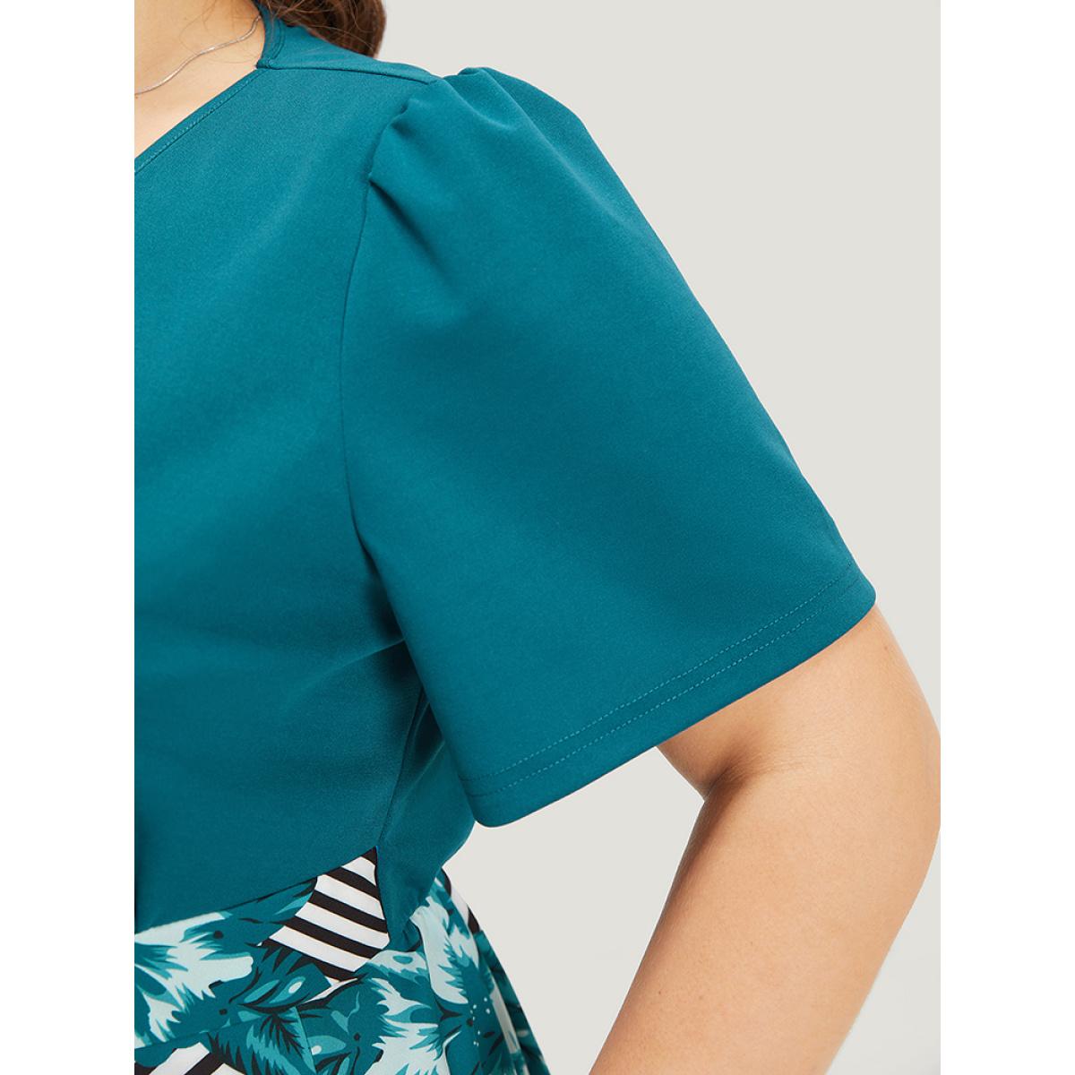 Plus Size Floral & Striped Patchwork Pocket Gathered Dress Teal Women Office Gathered V-neck Short sleeve Curvy Midi Dress BloomChic 14-16/1X Product Image